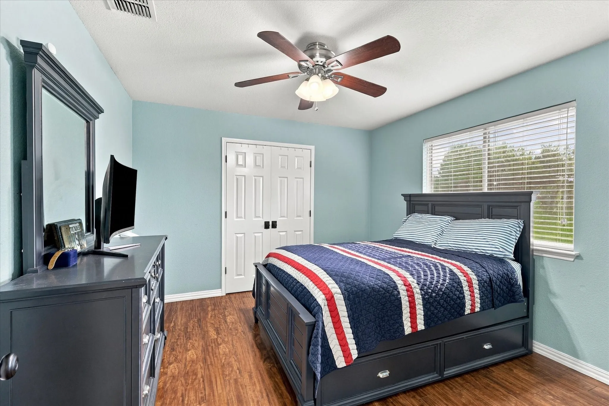 Single Family Residence For Sale in Denton County , 200 Ellicott Drive, Roanoke, Texas 76262, 4 Bedroom, 3 Bathroom, 2 Garage spaces, 2,482 Sqft, built in 2001, mls#21403584, Real Estate Agent in Roanoke, Homes For Sale in Denton county, Homes For Sale in Roanoke, Realtor in Roanoke Texas, Real Estate Brokerage Independent Realty Texas, Luminita Cordes Realtor