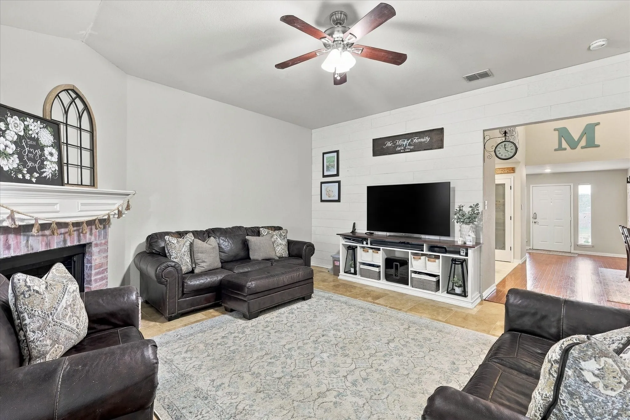 Single Family Residence For Sale in Denton County , 200 Ellicott Drive, Roanoke, Texas 76262, 4 Bedroom, 3 Bathroom, 2 Garage spaces, 2,482 Sqft, built in 2001, mls#21403584, Real Estate Agent in Roanoke, Homes For Sale in Denton county, Homes For Sale in Roanoke, Realtor in Roanoke Texas, Real Estate Brokerage Independent Realty Texas, Luminita Cordes Realtor