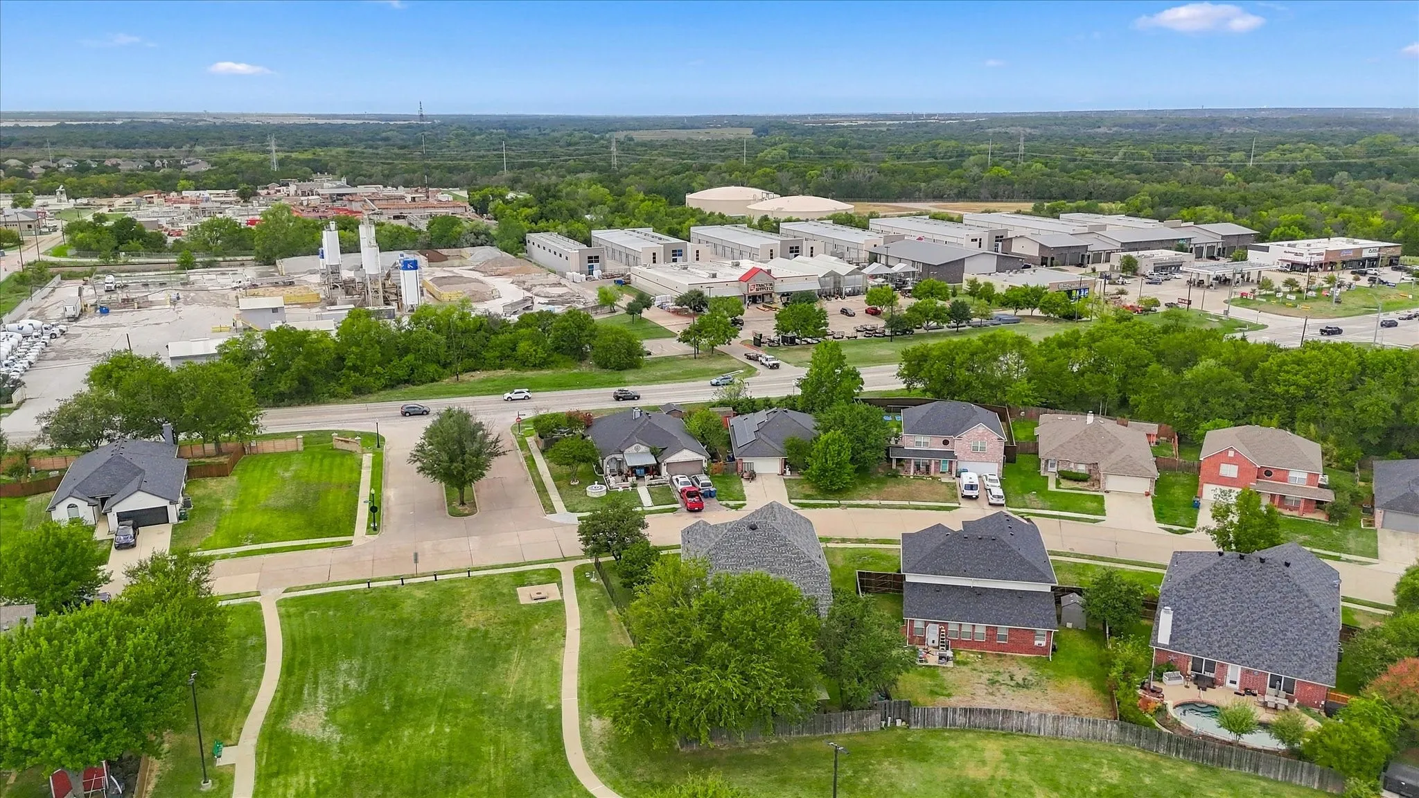 Single Family Residence For Sale in Denton County , 200 Ellicott Drive, Roanoke, Texas 76262, 4 Bedroom, 3 Bathroom, 2 Garage spaces, 2,482 Sqft, built in 2001, mls#21403584, Real Estate Agent in Roanoke, Homes For Sale in Denton county, Homes For Sale in Roanoke, Realtor in Roanoke Texas, Real Estate Brokerage Independent Realty Texas, Luminita Cordes Realtor