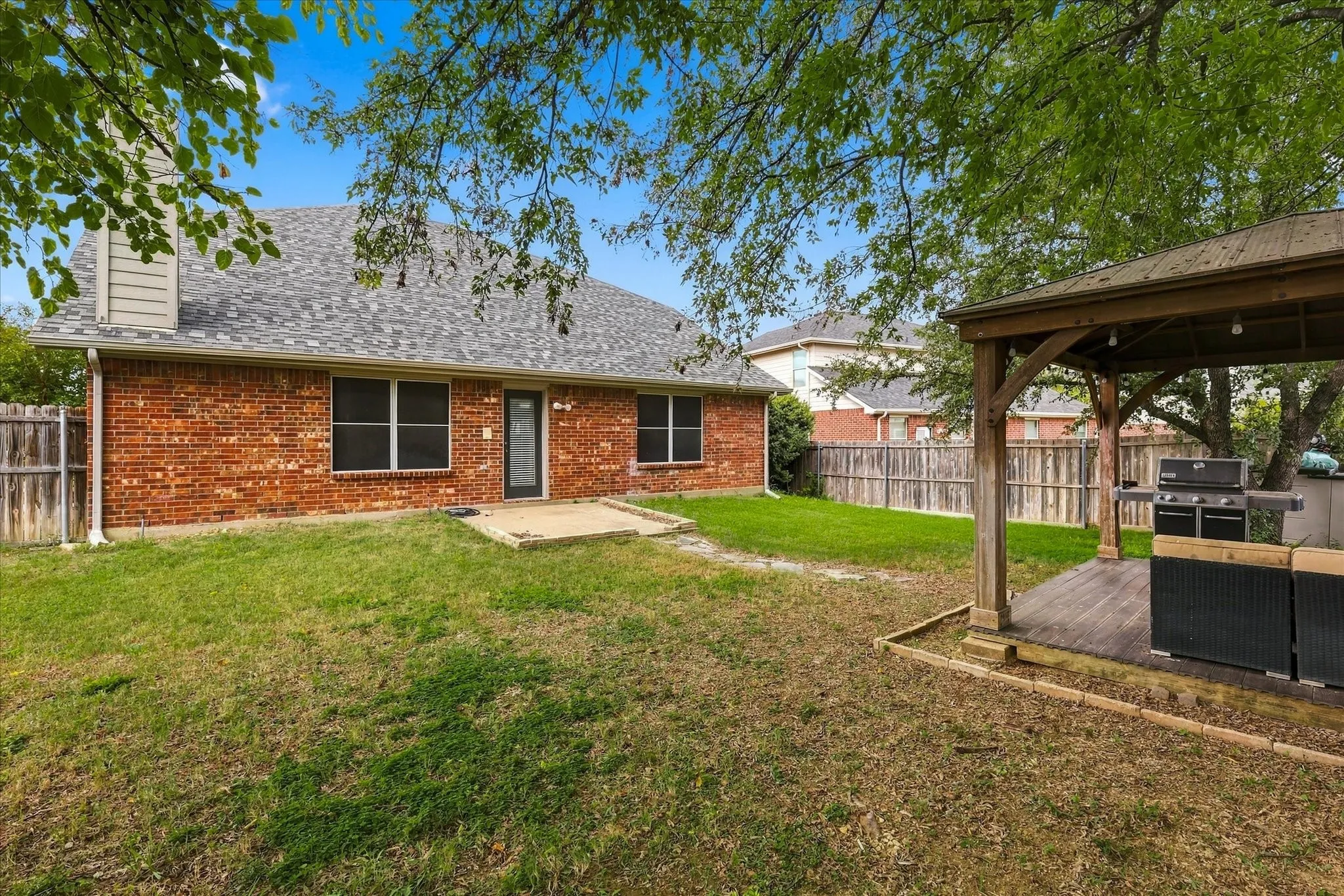 Single Family Residence For Sale in Denton County , 200 Ellicott Drive, Roanoke, Texas 76262, 4 Bedroom, 3 Bathroom, 2 Garage spaces, 2,482 Sqft, built in 2001, mls#21403584, Real Estate Agent in Roanoke, Homes For Sale in Denton county, Homes For Sale in Roanoke, Realtor in Roanoke Texas, Real Estate Brokerage Independent Realty Texas, Luminita Cordes Realtor
