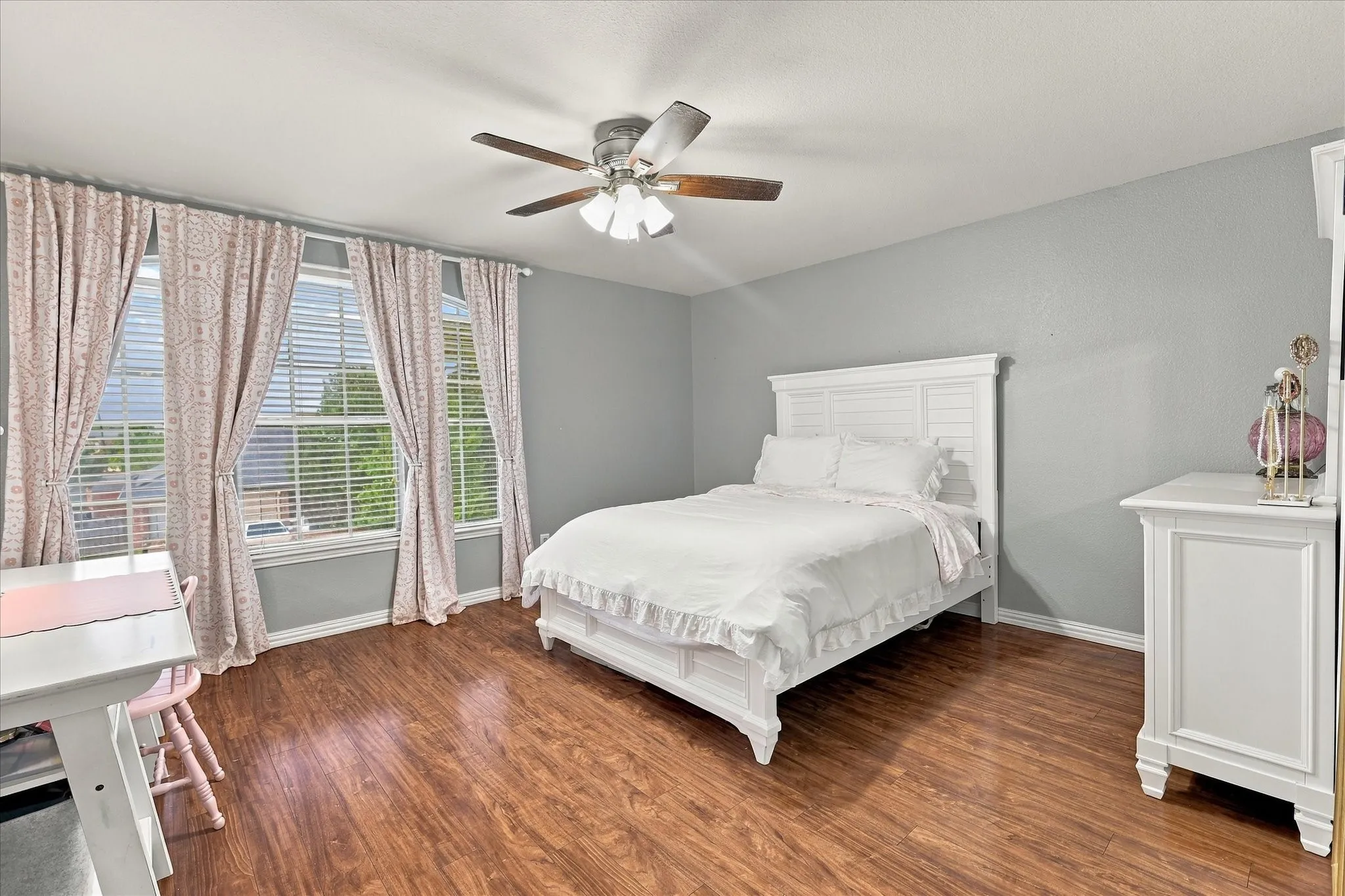 Single Family Residence For Sale in Denton County , 200 Ellicott Drive, Roanoke, Texas 76262, 4 Bedroom, 3 Bathroom, 2 Garage spaces, 2,482 Sqft, built in 2001, mls#21403584, Real Estate Agent in Roanoke, Homes For Sale in Denton county, Homes For Sale in Roanoke, Realtor in Roanoke Texas, Real Estate Brokerage Independent Realty Texas, Luminita Cordes Realtor