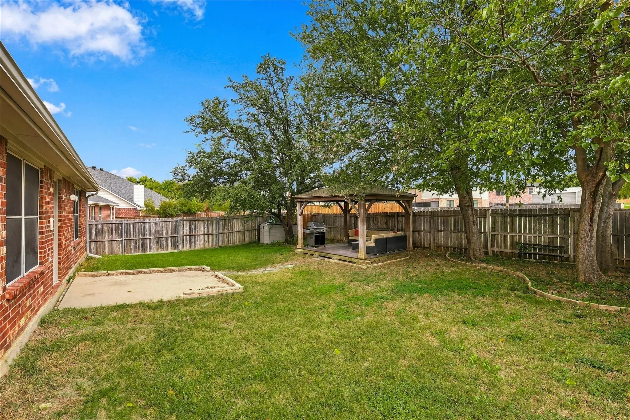 Single Family Residence For Sale in Denton County , 200 Ellicott Drive, Roanoke, Texas 76262, 4 Bedroom, 3 Bathroom, 2 Garage spaces, 2,482 Sqft, built in 2001, mls#21403584, Real Estate Agent in Roanoke, Homes For Sale in Denton county, Homes For Sale in Roanoke, Realtor in Roanoke Texas, Real Estate Brokerage Independent Realty Texas, Luminita Cordes Realtor
