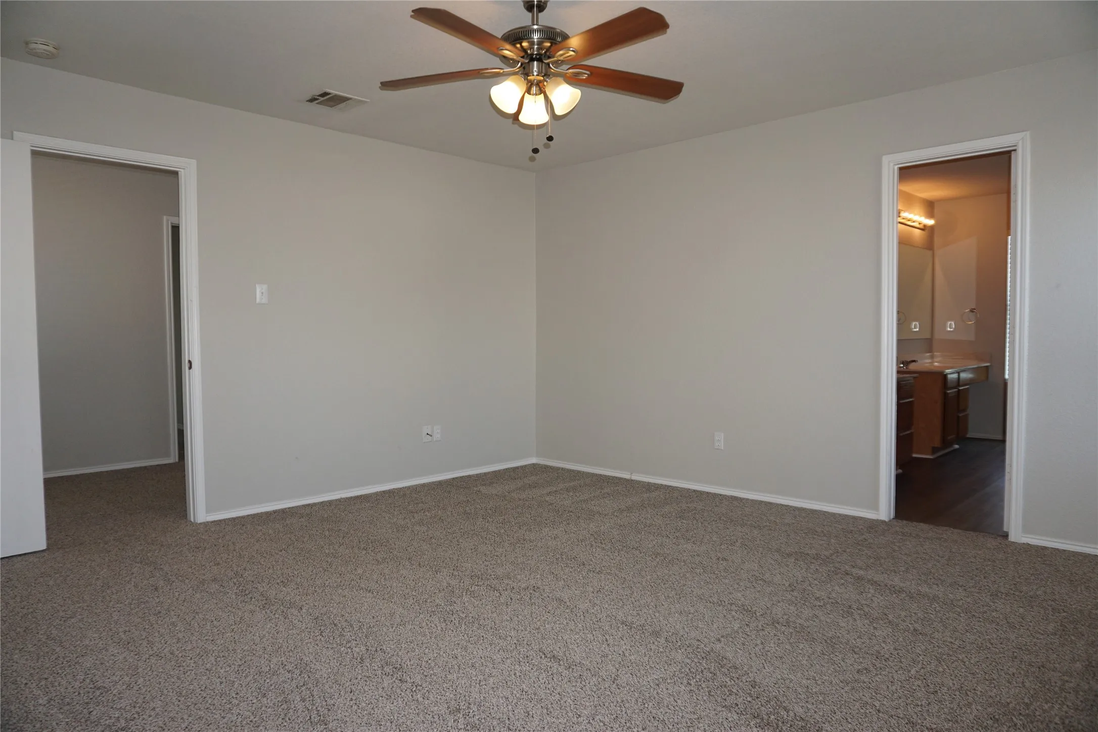 Single Family Residence For Rent in Tarrant County , 2908 Nara Vista Trail, Fort Worth, Texas 76119, 3 Bedroom, 2 Bathroom, 2 Garage spaces, 1,867 Sqft, built in 2007, mls#21406418, Real Estate Agent in Fort Worth, Homes For Rent in Tarrant county, Homes For Rent in Fort Worth, Realtor in Fort Worth Texas, Real Estate Brokerage Independent Realty Texas, Luminita Cordes Realtor