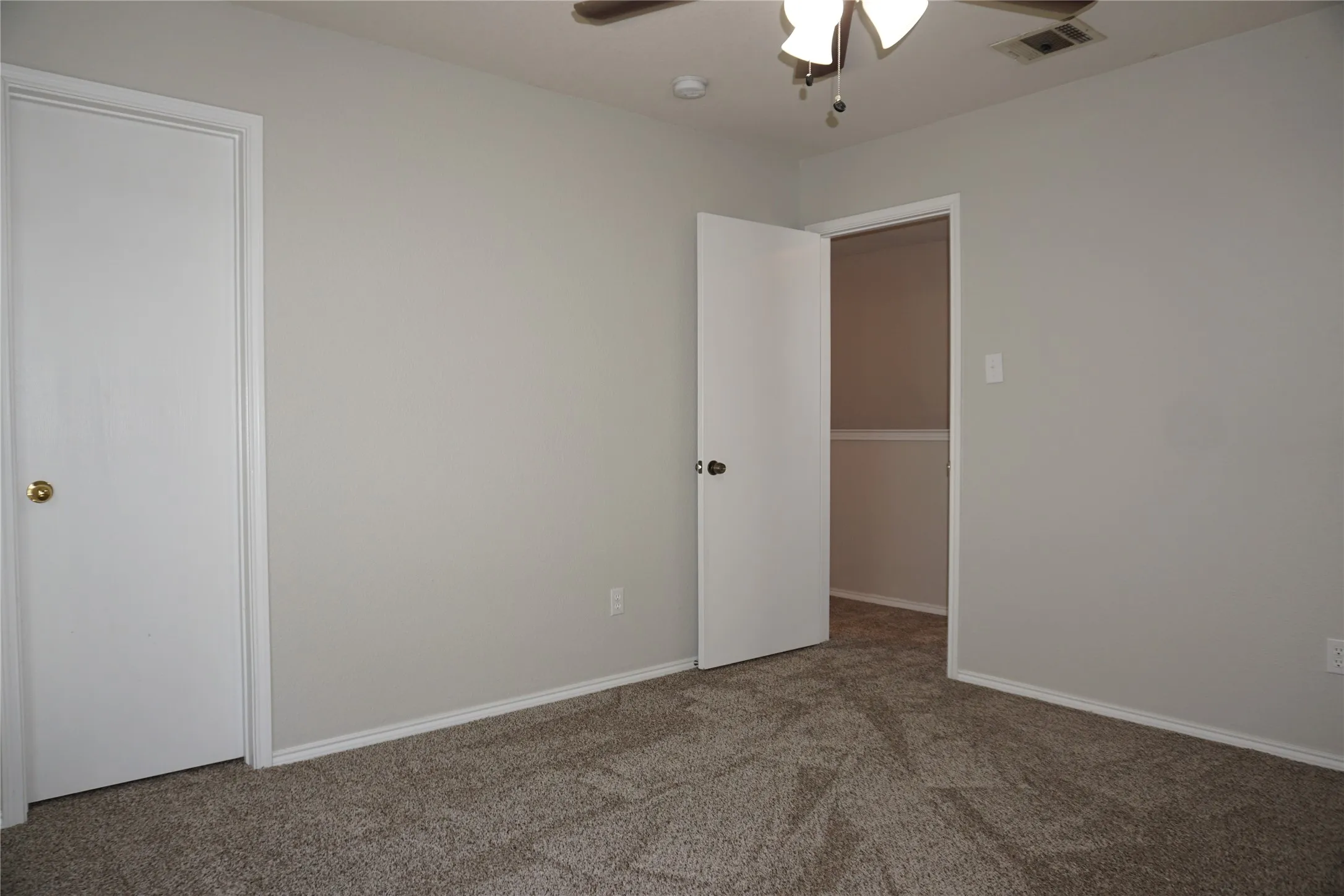 Single Family Residence For Rent in Tarrant County , 2908 Nara Vista Trail, Fort Worth, Texas 76119, 3 Bedroom, 2 Bathroom, 2 Garage spaces, 1,867 Sqft, built in 2007, mls#21406418, Real Estate Agent in Fort Worth, Homes For Rent in Tarrant county, Homes For Rent in Fort Worth, Realtor in Fort Worth Texas, Real Estate Brokerage Independent Realty Texas, Luminita Cordes Realtor