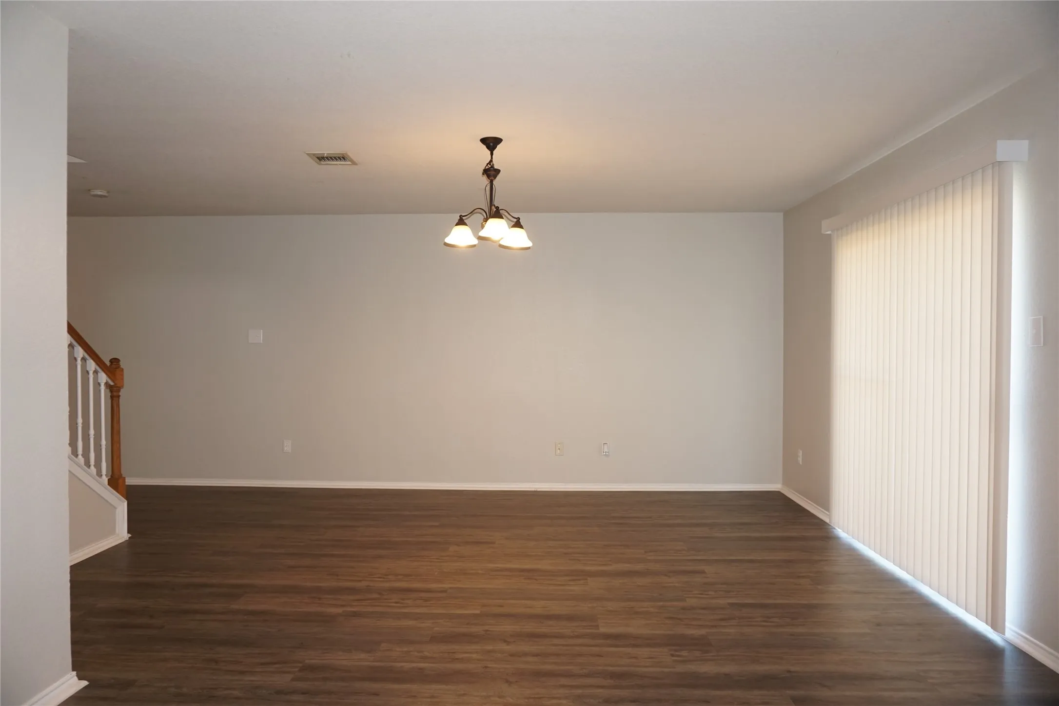 Single Family Residence For Rent in Tarrant County , 2908 Nara Vista Trail, Fort Worth, Texas 76119, 3 Bedroom, 2 Bathroom, 2 Garage spaces, 1,867 Sqft, built in 2007, mls#21406418, Real Estate Agent in Fort Worth, Homes For Rent in Tarrant county, Homes For Rent in Fort Worth, Realtor in Fort Worth Texas, Real Estate Brokerage Independent Realty Texas, Luminita Cordes Realtor