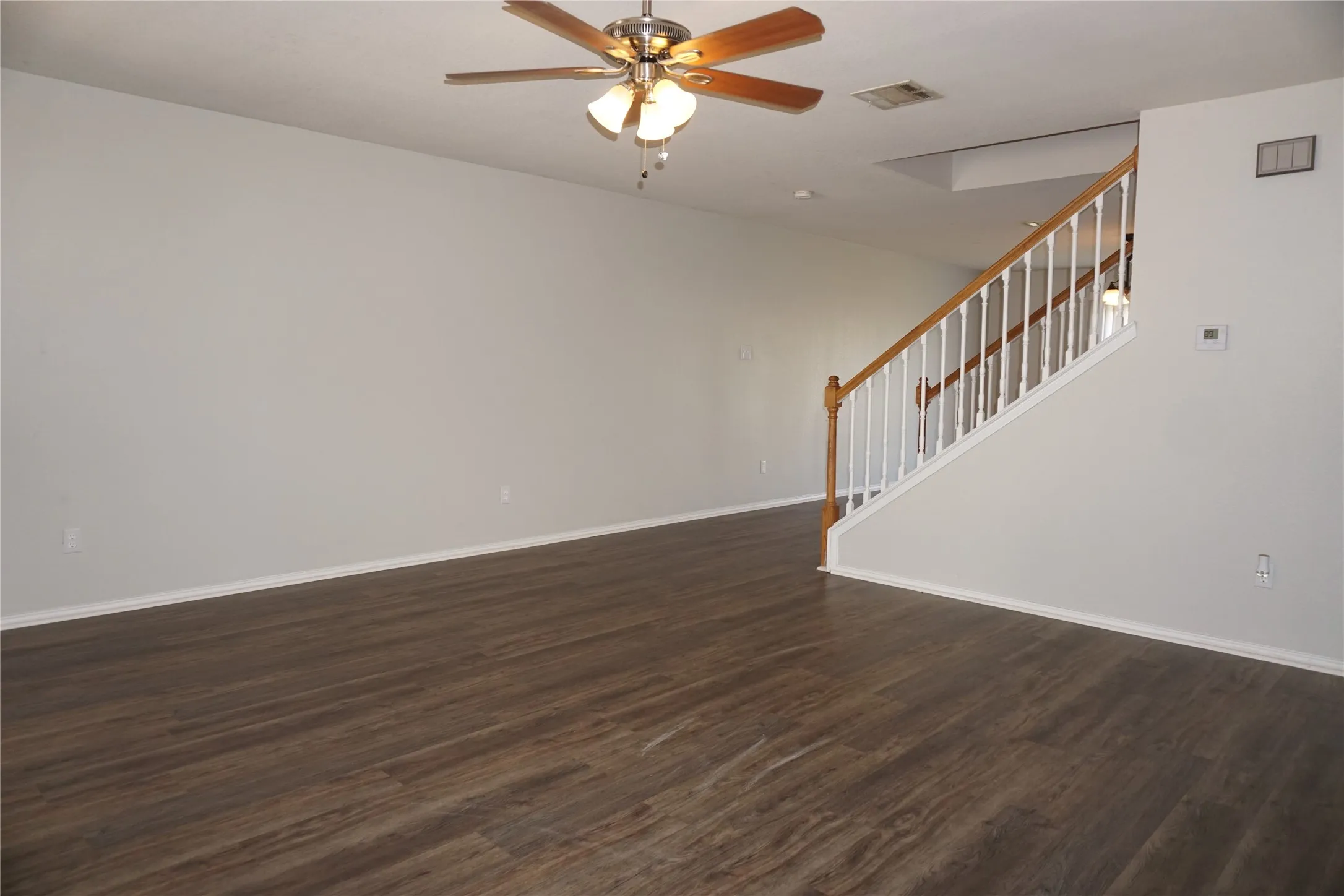 Single Family Residence For Rent in Tarrant County , 2908 Nara Vista Trail, Fort Worth, Texas 76119, 3 Bedroom, 2 Bathroom, 2 Garage spaces, 1,867 Sqft, built in 2007, mls#21406418, Real Estate Agent in Fort Worth, Homes For Rent in Tarrant county, Homes For Rent in Fort Worth, Realtor in Fort Worth Texas, Real Estate Brokerage Independent Realty Texas, Luminita Cordes Realtor
