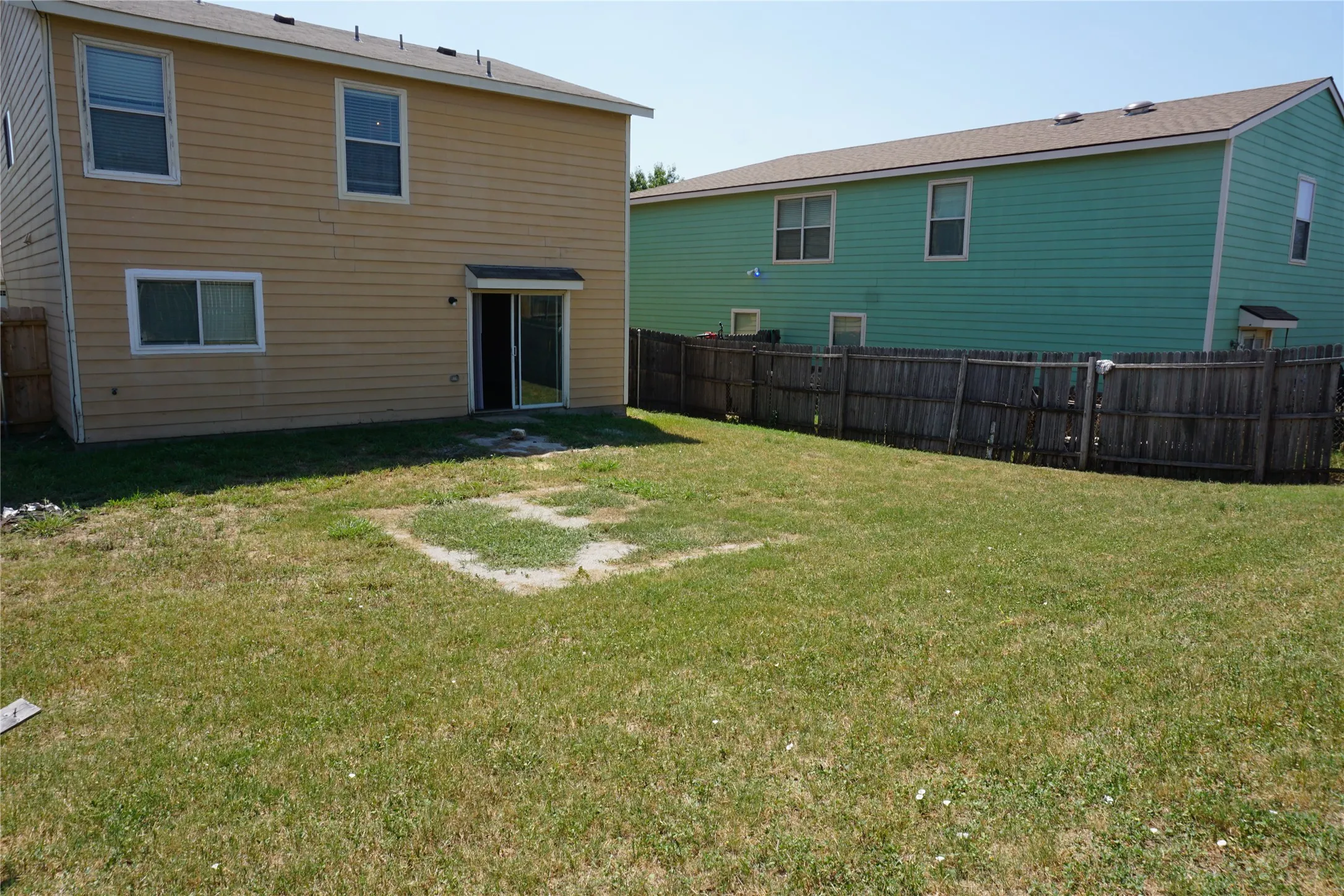Single Family Residence For Rent in Tarrant County , 2908 Nara Vista Trail, Fort Worth, Texas 76119, 3 Bedroom, 2 Bathroom, 2 Garage spaces, 1,867 Sqft, built in 2007, mls#21406418, Real Estate Agent in Fort Worth, Homes For Rent in Tarrant county, Homes For Rent in Fort Worth, Realtor in Fort Worth Texas, Real Estate Brokerage Independent Realty Texas, Luminita Cordes Realtor