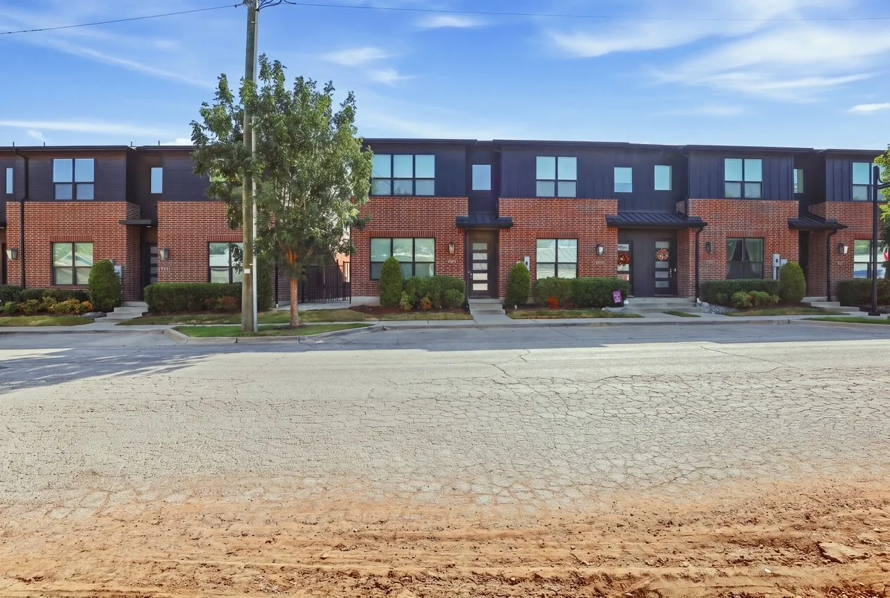 Townhouse For Rent in Tarrant County , 2825 Stanley Avenue, Fort Worth, Texas 76110, 3 Bedroom, 3 Bathroom, 2 Garage spaces, 2,662 Sqft, built in 2019, mls#21410112, Real Estate Agent in Fort Worth, Homes For Rent in Tarrant county, Homes For Rent in Fort Worth, Realtor in Fort Worth Texas, Real Estate Brokerage Independent Realty Texas, Luminita Cordes Realtor