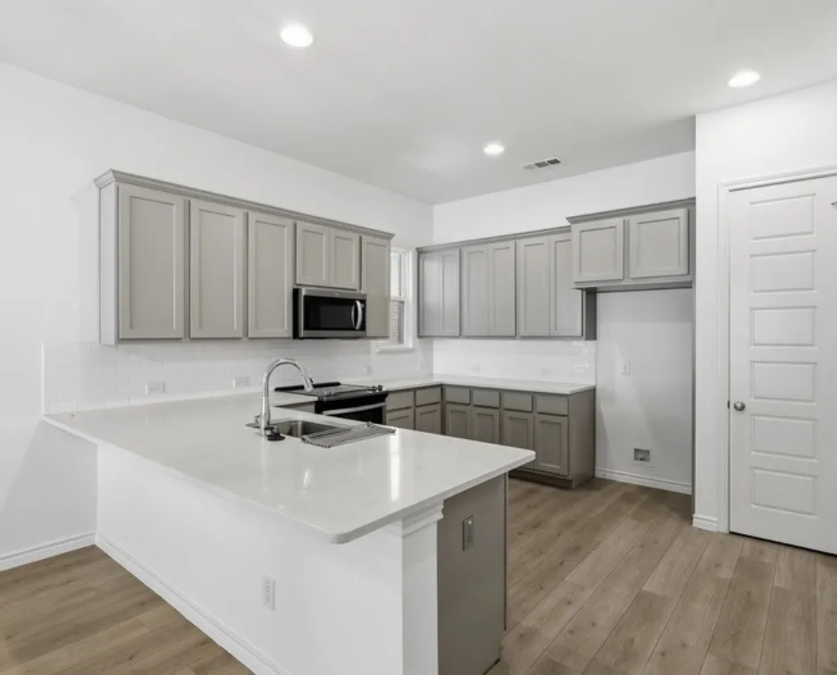 Townhouse For Rent in Tarrant County , 2825 Stanley Avenue, Fort Worth, Texas 76110, 3 Bedroom, 3 Bathroom, 2 Garage spaces, 2,662 Sqft, built in 2019, mls#21410112, Real Estate Agent in Fort Worth, Homes For Rent in Tarrant county, Homes For Rent in Fort Worth, Realtor in Fort Worth Texas, Real Estate Brokerage Independent Realty Texas, Luminita Cordes Realtor