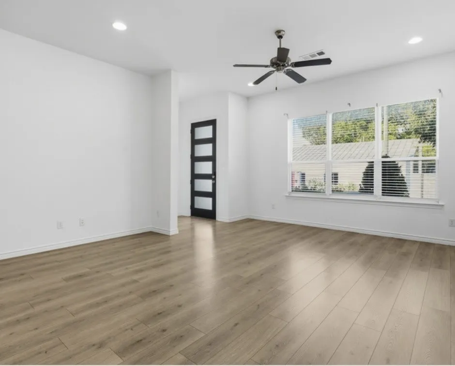 Townhouse For Rent in Tarrant County , 2825 Stanley Avenue, Fort Worth, Texas 76110, 3 Bedroom, 3 Bathroom, 2 Garage spaces, 2,662 Sqft, built in 2019, mls#21410112, Real Estate Agent in Fort Worth, Homes For Rent in Tarrant county, Homes For Rent in Fort Worth, Realtor in Fort Worth Texas, Real Estate Brokerage Independent Realty Texas, Luminita Cordes Realtor