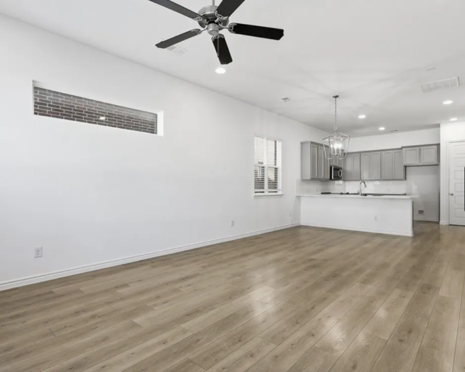 Townhouse For Rent in Tarrant County , 2825 Stanley Avenue, Fort Worth, Texas 76110, 3 Bedroom, 3 Bathroom, 2 Garage spaces, 2,662 Sqft, built in 2019, mls#21410112, Real Estate Agent in Fort Worth, Homes For Rent in Tarrant county, Homes For Rent in Fort Worth, Realtor in Fort Worth Texas, Real Estate Brokerage Independent Realty Texas, Luminita Cordes Realtor