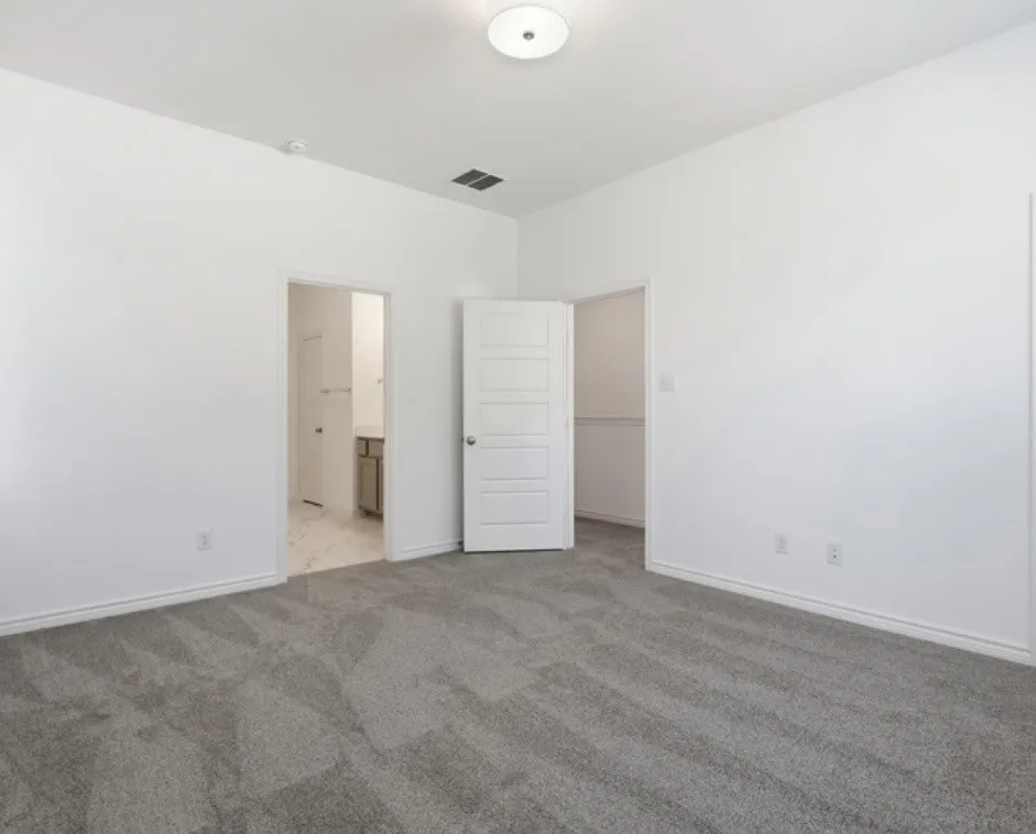 Townhouse For Rent in Tarrant County , 2825 Stanley Avenue, Fort Worth, Texas 76110, 3 Bedroom, 3 Bathroom, 2 Garage spaces, 2,662 Sqft, built in 2019, mls#21410112, Real Estate Agent in Fort Worth, Homes For Rent in Tarrant county, Homes For Rent in Fort Worth, Realtor in Fort Worth Texas, Real Estate Brokerage Independent Realty Texas, Luminita Cordes Realtor