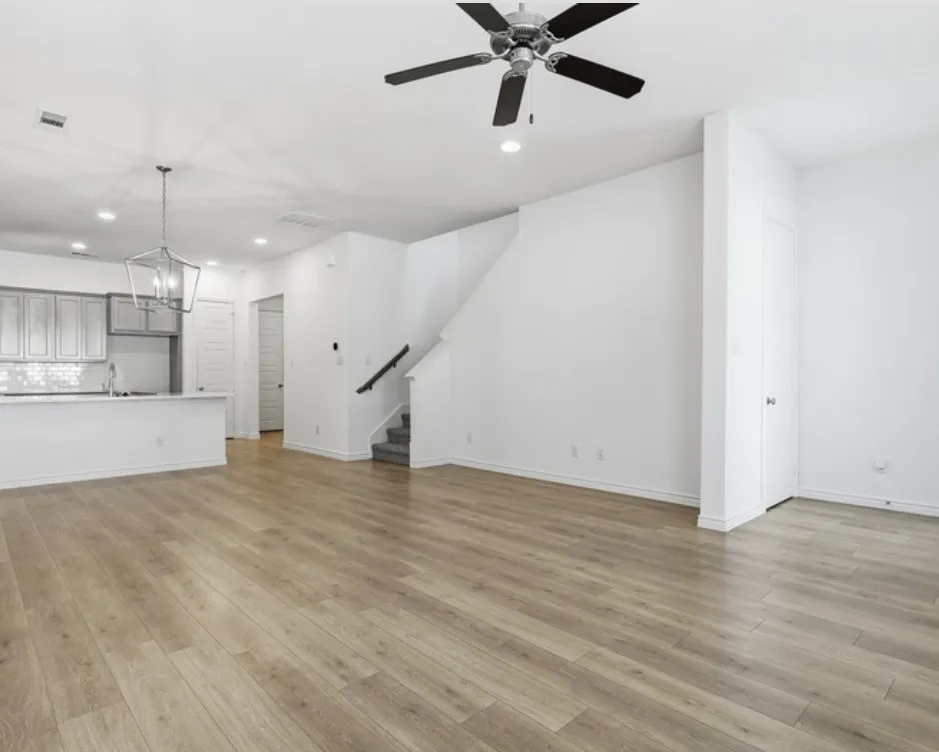 Townhouse For Rent in Tarrant County , 2825 Stanley Avenue, Fort Worth, Texas 76110, 3 Bedroom, 3 Bathroom, 2 Garage spaces, 2,662 Sqft, built in 2019, mls#21410112, Real Estate Agent in Fort Worth, Homes For Rent in Tarrant county, Homes For Rent in Fort Worth, Realtor in Fort Worth Texas, Real Estate Brokerage Independent Realty Texas, Luminita Cordes Realtor