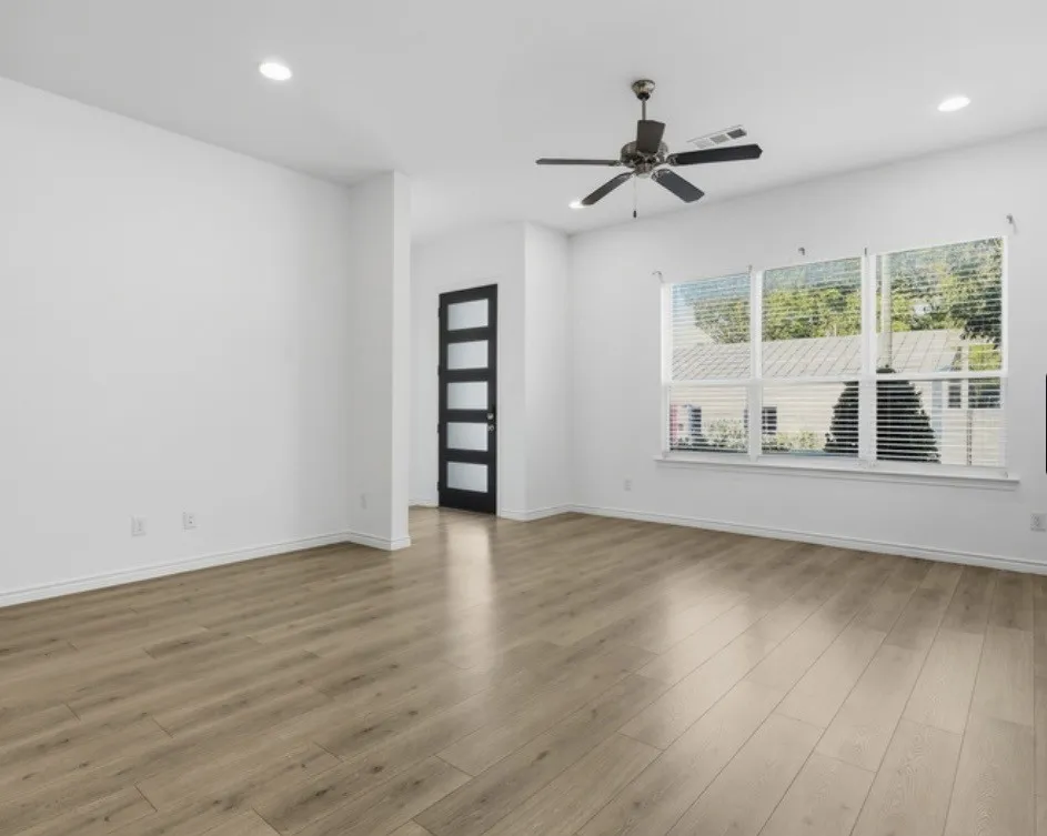 Townhouse For Rent in Tarrant County , 2825 Stanley Avenue, Fort Worth, Texas 76110, 3 Bedroom, 3 Bathroom, 2 Garage spaces, 2,662 Sqft, built in 2019, mls#21410112, Real Estate Agent in Fort Worth, Homes For Rent in Tarrant county, Homes For Rent in Fort Worth, Realtor in Fort Worth Texas, Real Estate Brokerage Independent Realty Texas, Luminita Cordes Realtor