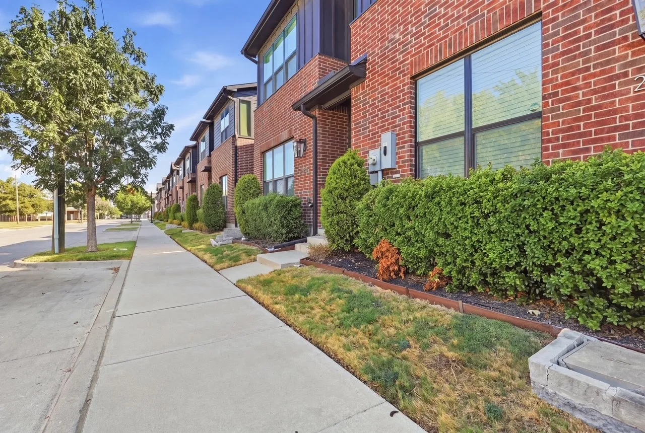 Townhouse For Rent in Tarrant County , 2825 Stanley Avenue, Fort Worth, Texas 76110, 3 Bedroom, 3 Bathroom, 2 Garage spaces, 2,662 Sqft, built in 2019, mls#21410112, Real Estate Agent in Fort Worth, Homes For Rent in Tarrant county, Homes For Rent in Fort Worth, Realtor in Fort Worth Texas, Real Estate Brokerage Independent Realty Texas, Luminita Cordes Realtor