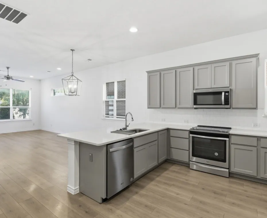 Townhouse For Rent in Tarrant County , 2825 Stanley Avenue, Fort Worth, Texas 76110, 3 Bedroom, 3 Bathroom, 2 Garage spaces, 2,662 Sqft, built in 2019, mls#21410112, Real Estate Agent in Fort Worth, Homes For Rent in Tarrant county, Homes For Rent in Fort Worth, Realtor in Fort Worth Texas, Real Estate Brokerage Independent Realty Texas, Luminita Cordes Realtor