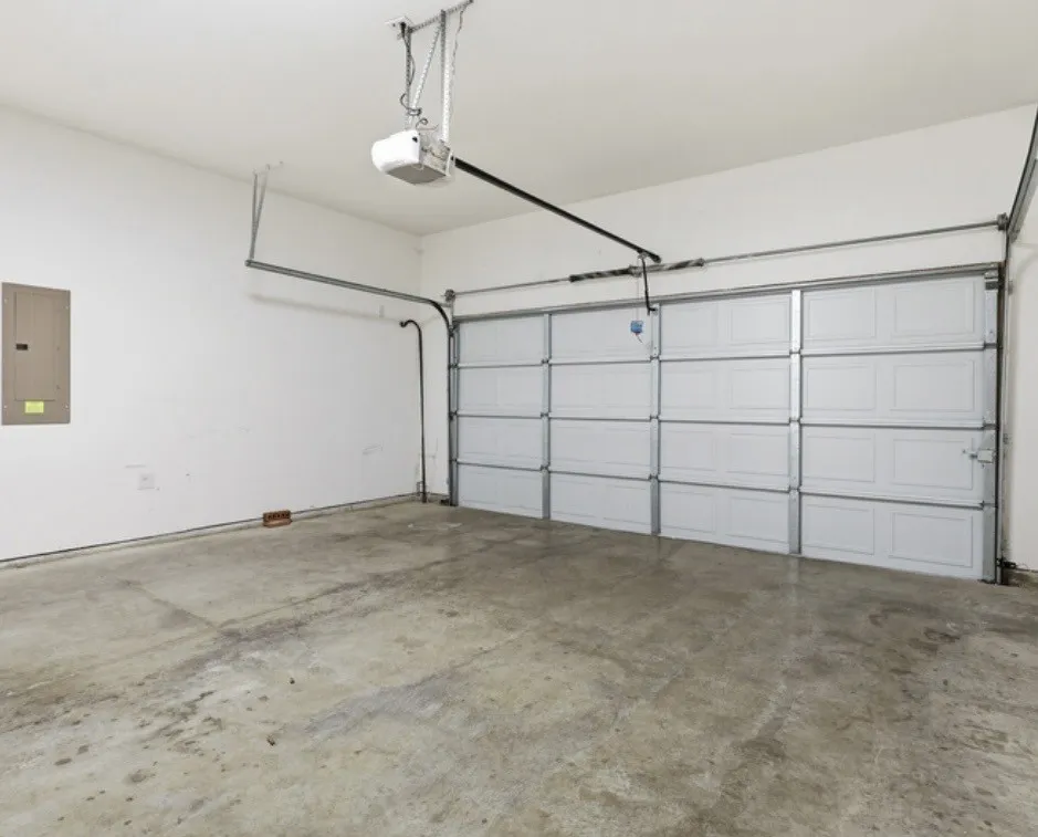 Townhouse For Rent in Tarrant County , 2825 Stanley Avenue, Fort Worth, Texas 76110, 3 Bedroom, 3 Bathroom, 2 Garage spaces, 2,662 Sqft, built in 2019, mls#21410112, Real Estate Agent in Fort Worth, Homes For Rent in Tarrant county, Homes For Rent in Fort Worth, Realtor in Fort Worth Texas, Real Estate Brokerage Independent Realty Texas, Luminita Cordes Realtor