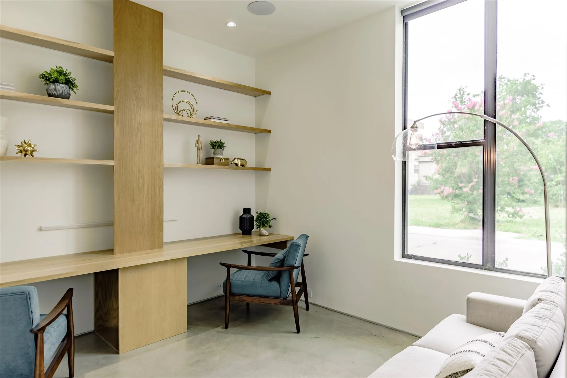 Condominium For Rent in Dallas County , 1504 Burlew Street 101, Dallas, Texas 75204, 2 Bedroom, 3 Bathroom, 2 Garage spaces, 1,505 Sqft, built in 2017, mls#21408581, Real Estate Agent in Dallas, Homes For Rent in Dallas county, Homes For Rent in Dallas, Realtor in Dallas Texas, Real Estate Brokerage Independent Realty Texas, Luminita Cordes Realtor