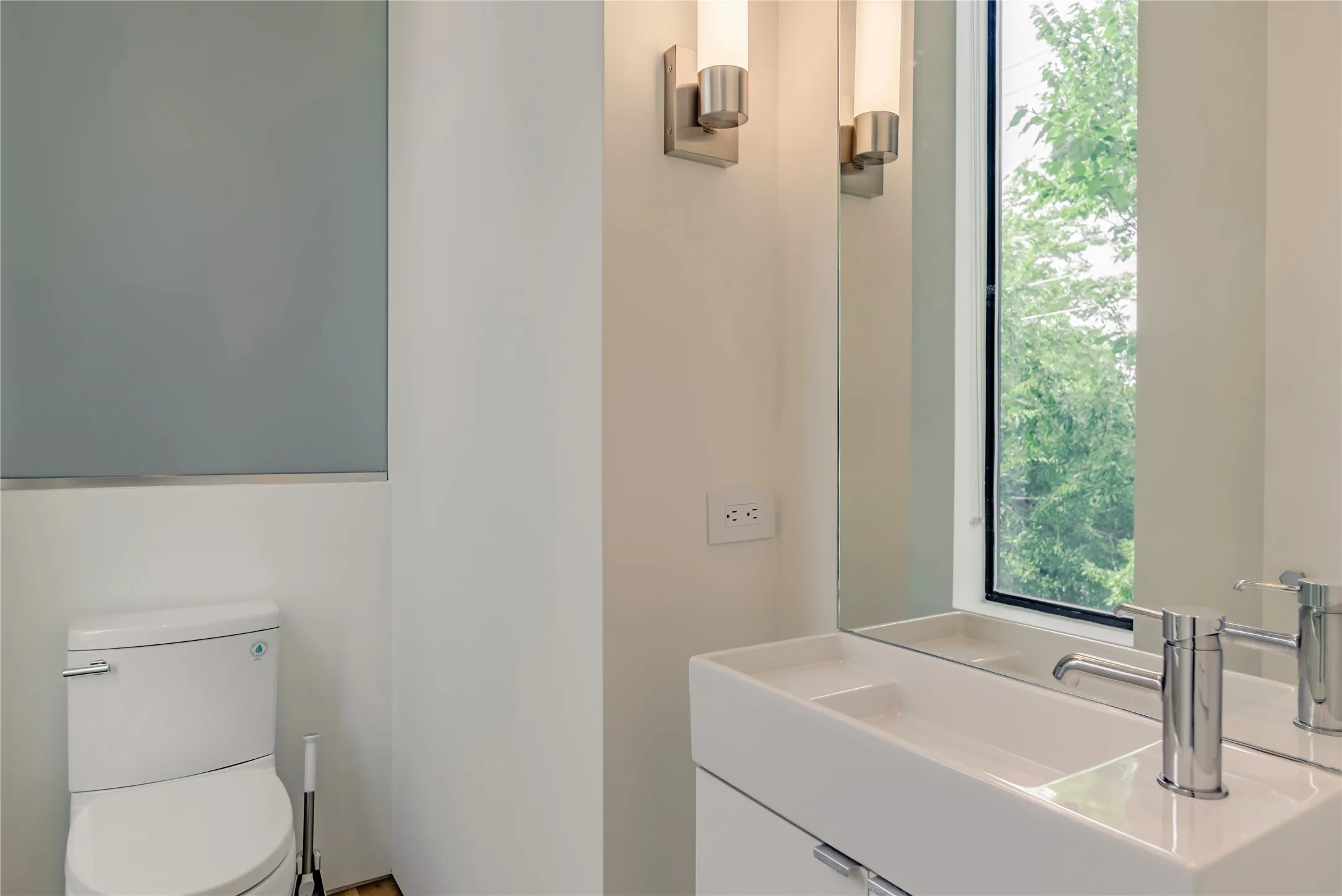 Condominium For Rent in Dallas County , 1504 Burlew Street 101, Dallas, Texas 75204, 2 Bedroom, 3 Bathroom, 2 Garage spaces, 1,505 Sqft, built in 2017, mls#21408581, Real Estate Agent in Dallas, Homes For Rent in Dallas county, Homes For Rent in Dallas, Realtor in Dallas Texas, Real Estate Brokerage Independent Realty Texas, Luminita Cordes Realtor
