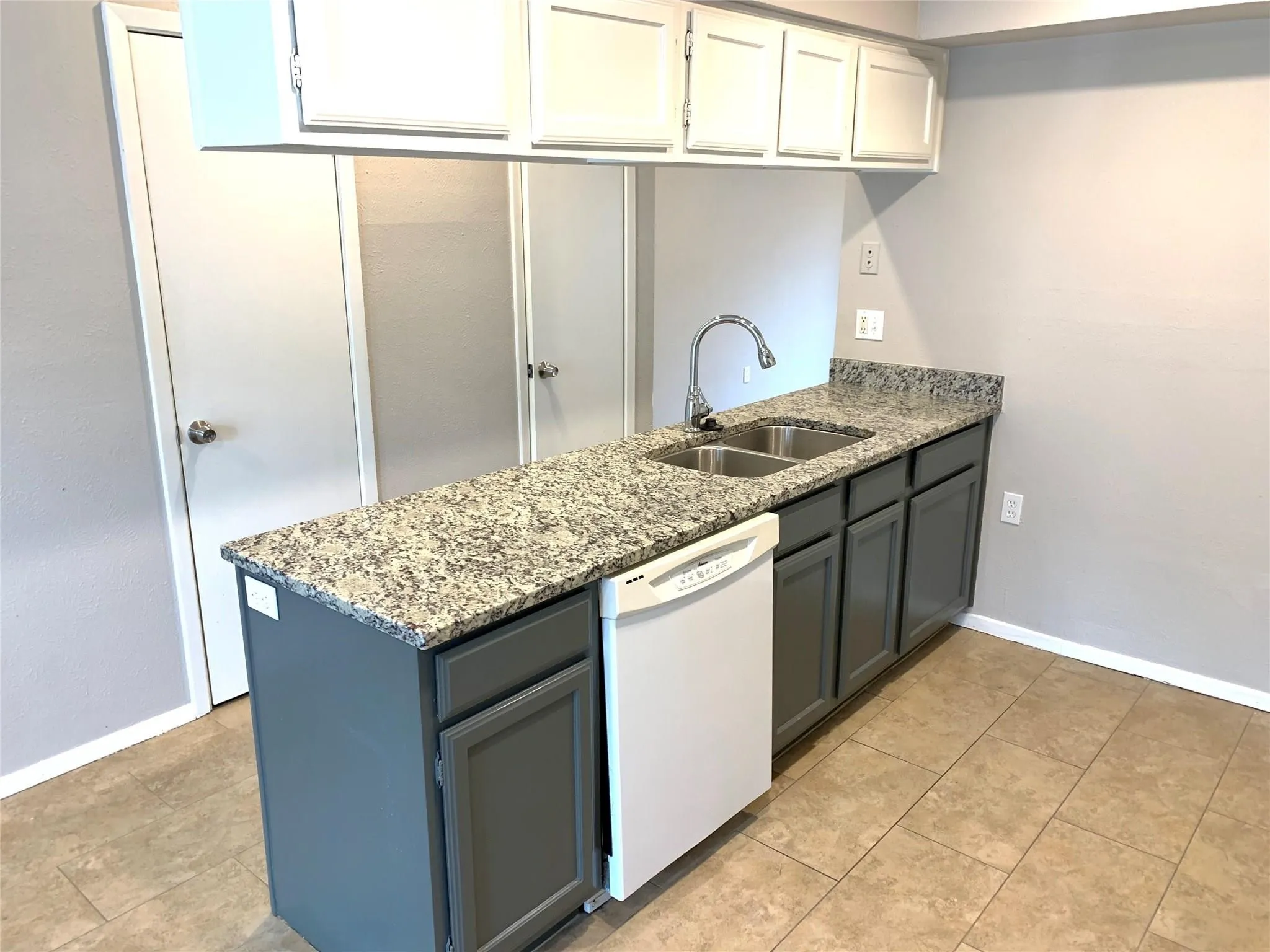Condominium For Rent in Dallas County , 214 Samuel Boulevard 5, Coppell, Texas 75019, 2 Bedroom, 3 Bathroom, Garage spaces, 1,260 Sqft, built in 1984, mls#21410121, Real Estate Agent in Coppell, Homes For Rent in Dallas county, Homes For Rent in Coppell, Realtor in Coppell Texas, Real Estate Brokerage Independent Realty Texas, Luminita Cordes Realtor