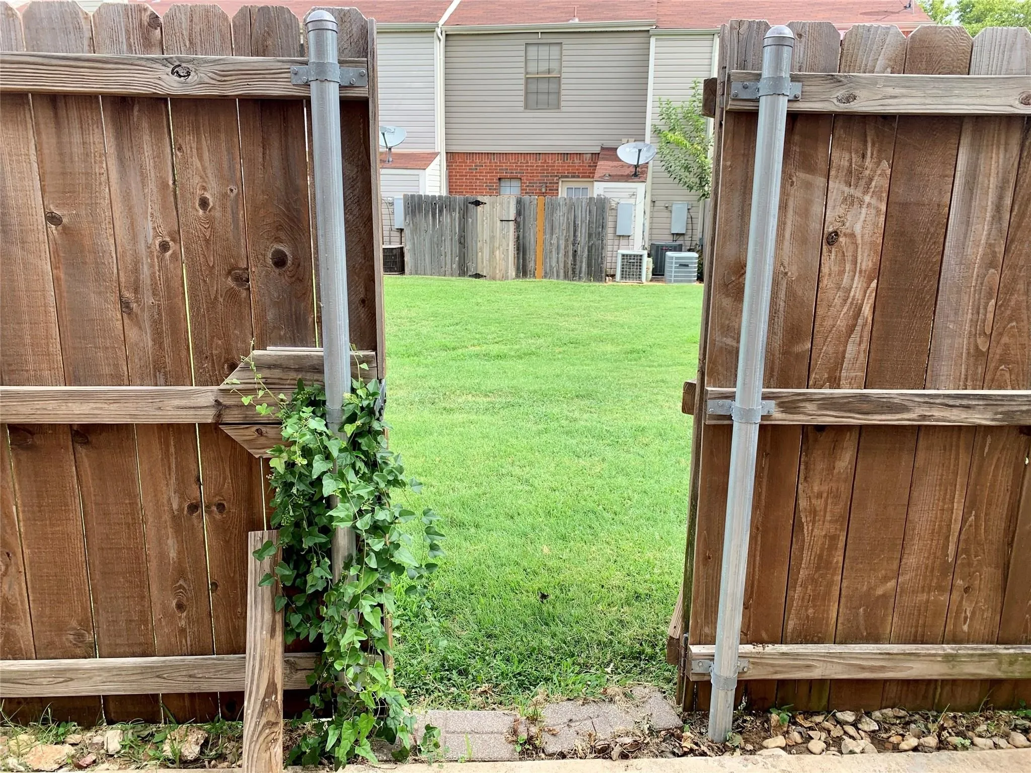 Condominium For Rent in Dallas County , 214 Samuel Boulevard 5, Coppell, Texas 75019, 2 Bedroom, 3 Bathroom, Garage spaces, 1,260 Sqft, built in 1984, mls#21410121, Real Estate Agent in Coppell, Homes For Rent in Dallas county, Homes For Rent in Coppell, Realtor in Coppell Texas, Real Estate Brokerage Independent Realty Texas, Luminita Cordes Realtor