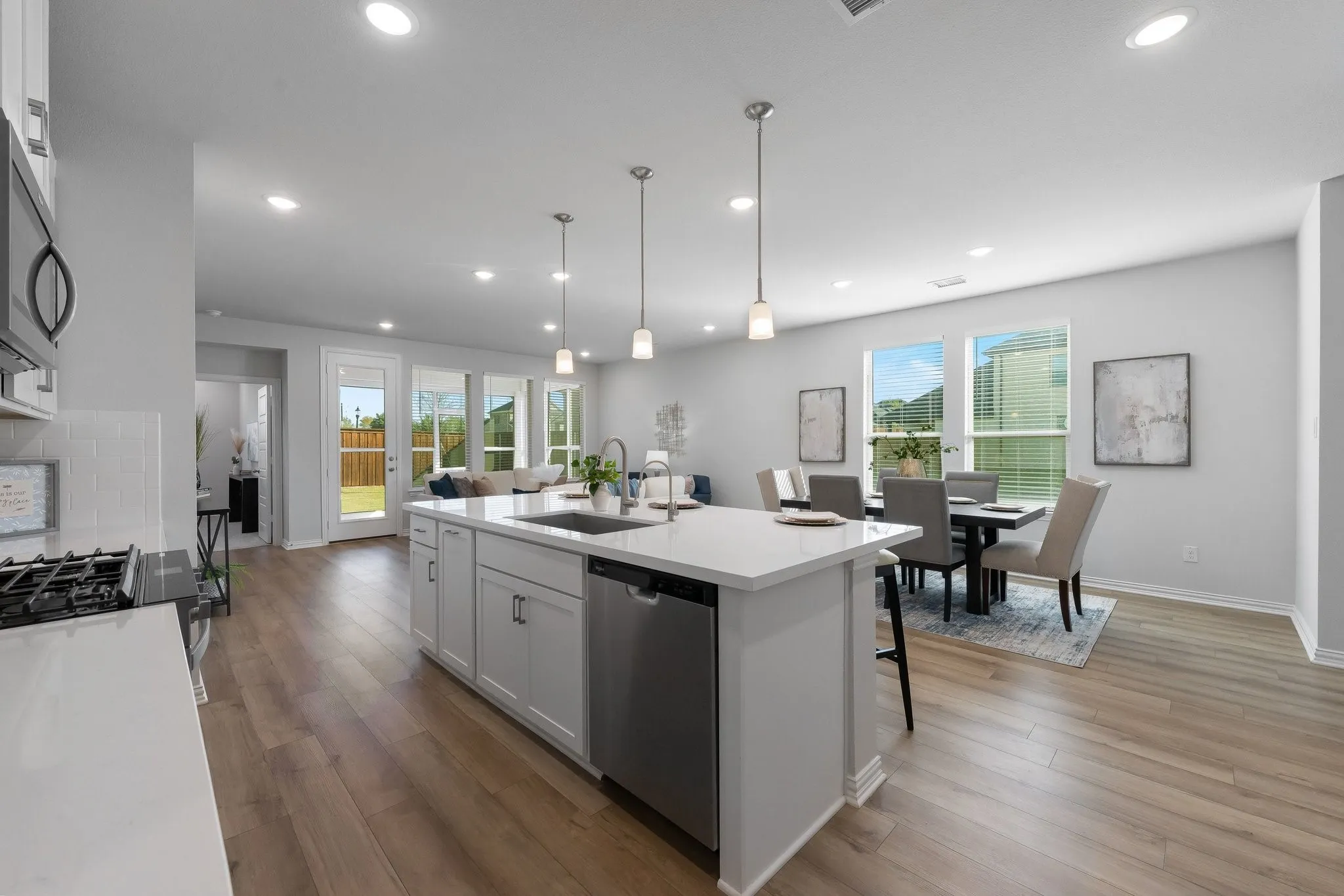 Single Family Residence For Sale in Denton County , 140 Ashbrook Street, Little Elm, Texas 75068, 4 Bedroom, 4 Bathroom, 2 Garage spaces, 2,677 Sqft, built in 2024, mls#21409896, Real Estate Agent in Little Elm, Homes For Sale in Denton county, Homes For Sale in Little Elm, Realtor in Little Elm Texas, Real Estate Brokerage Independent Realty Texas, Luminita Cordes Realtor