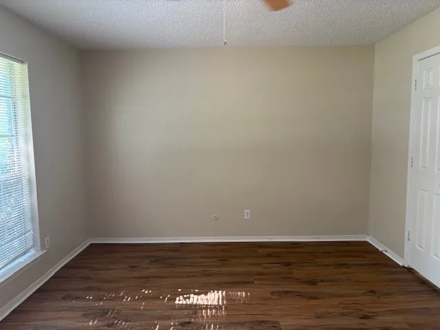 Duplex For Rent in Tarrant County , 715 Oakwood Lane A, Arlington, Texas 76012, 3 Bedroom, 2 Bathroom, Garage spaces, 1,292 Sqft, built in 1979, mls#21410130, Real Estate Agent in Arlington, Homes For Rent in Tarrant county, Homes For Rent in Arlington, Realtor in Arlington Texas, Real Estate Brokerage Independent Realty Texas, Luminita Cordes Realtor