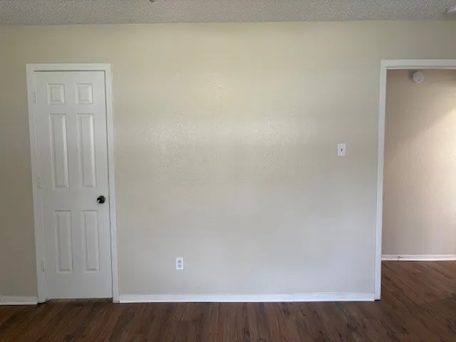 Duplex For Rent in Tarrant County , 715 Oakwood Lane A, Arlington, Texas 76012, 3 Bedroom, 2 Bathroom, Garage spaces, 1,292 Sqft, built in 1979, mls#21410130, Real Estate Agent in Arlington, Homes For Rent in Tarrant county, Homes For Rent in Arlington, Realtor in Arlington Texas, Real Estate Brokerage Independent Realty Texas, Luminita Cordes Realtor