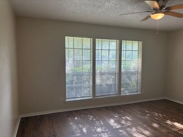 Duplex For Rent in Tarrant County , 715 Oakwood Lane A, Arlington, Texas 76012, 3 Bedroom, 2 Bathroom, Garage spaces, 1,292 Sqft, built in 1979, mls#21410130, Real Estate Agent in Arlington, Homes For Rent in Tarrant county, Homes For Rent in Arlington, Realtor in Arlington Texas, Real Estate Brokerage Independent Realty Texas, Luminita Cordes Realtor