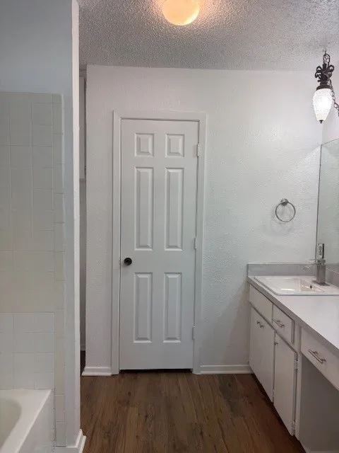 Duplex For Rent in Tarrant County , 715 Oakwood Lane A, Arlington, Texas 76012, 3 Bedroom, 2 Bathroom, Garage spaces, 1,292 Sqft, built in 1979, mls#21410130, Real Estate Agent in Arlington, Homes For Rent in Tarrant county, Homes For Rent in Arlington, Realtor in Arlington Texas, Real Estate Brokerage Independent Realty Texas, Luminita Cordes Realtor