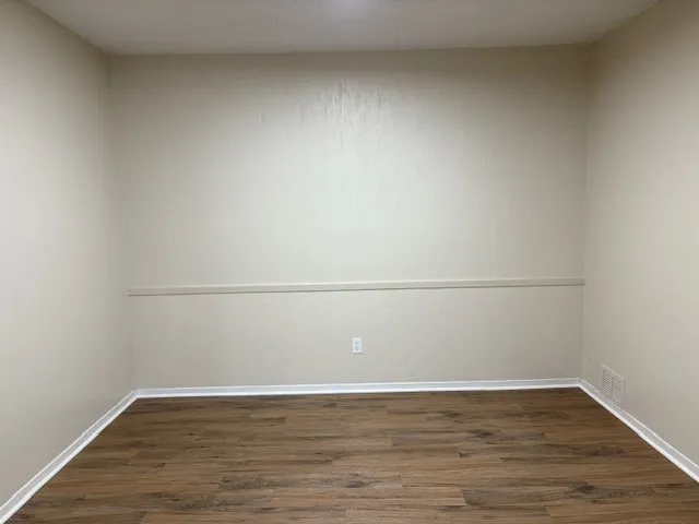 Duplex For Rent in Tarrant County , 715 Oakwood Lane A, Arlington, Texas 76012, 3 Bedroom, 2 Bathroom, Garage spaces, 1,292 Sqft, built in 1979, mls#21410130, Real Estate Agent in Arlington, Homes For Rent in Tarrant county, Homes For Rent in Arlington, Realtor in Arlington Texas, Real Estate Brokerage Independent Realty Texas, Luminita Cordes Realtor