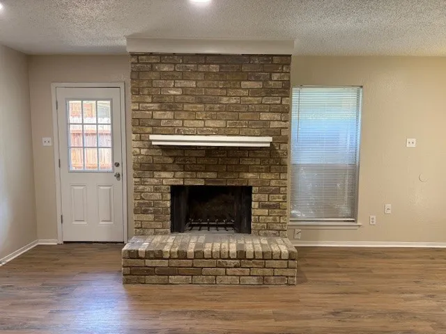 Duplex For Rent in Tarrant County , 715 Oakwood Lane A, Arlington, Texas 76012, 3 Bedroom, 2 Bathroom, Garage spaces, 1,292 Sqft, built in 1979, mls#21410130, Real Estate Agent in Arlington, Homes For Rent in Tarrant county, Homes For Rent in Arlington, Realtor in Arlington Texas, Real Estate Brokerage Independent Realty Texas, Luminita Cordes Realtor
