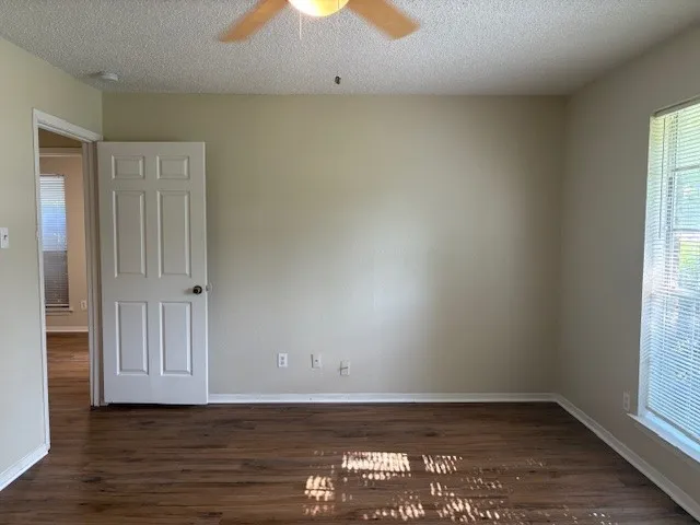 Duplex For Rent in Tarrant County , 715 Oakwood Lane A, Arlington, Texas 76012, 3 Bedroom, 2 Bathroom, Garage spaces, 1,292 Sqft, built in 1979, mls#21410130, Real Estate Agent in Arlington, Homes For Rent in Tarrant county, Homes For Rent in Arlington, Realtor in Arlington Texas, Real Estate Brokerage Independent Realty Texas, Luminita Cordes Realtor