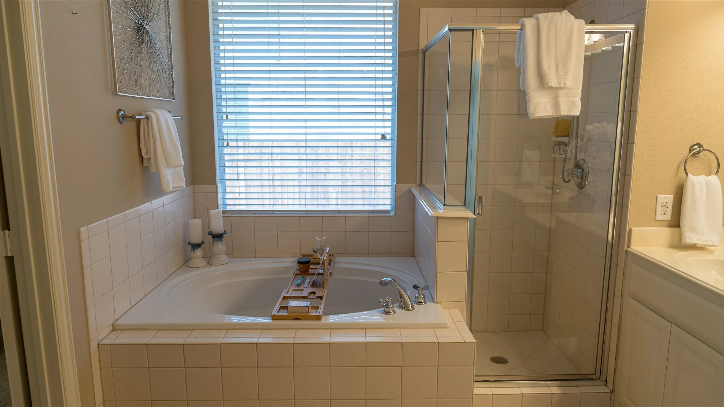 Walk-in shower & Garden tub