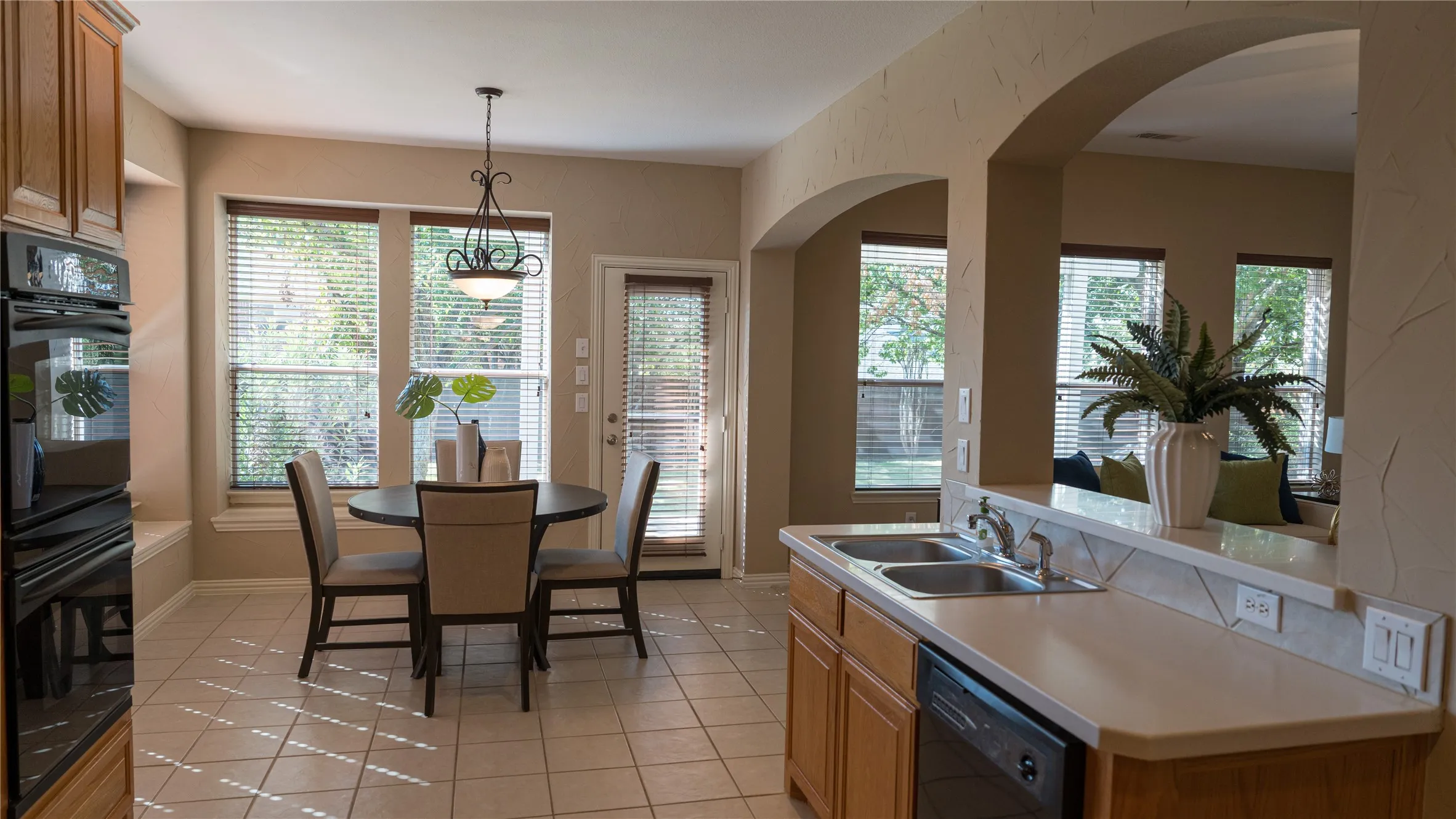 Single Family Residence For Sale in Tarrant County , 3612 Oliver Drive, Fort Worth, Texas 76244, 5 Bedroom, 3 Bathroom, 3 Garage spaces, 3,519 Sqft, built in 2003, mls#21398987, Real Estate Agent in Fort Worth, Homes For Sale in Tarrant county, Homes For Sale in Fort Worth, Realtor in Fort Worth Texas, Real Estate Brokerage Independent Realty Texas, Luminita Cordes Realtor