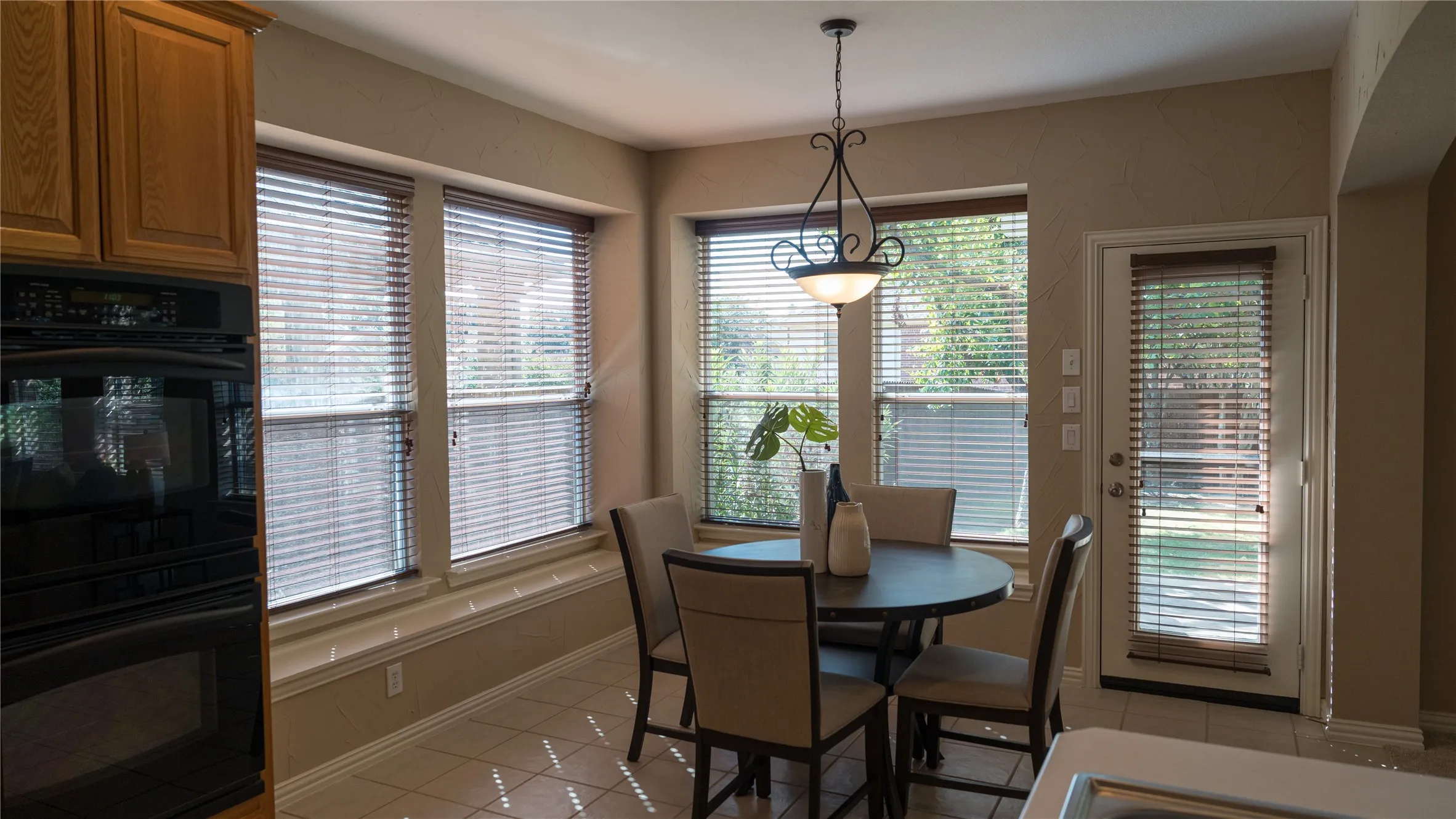 Single Family Residence For Sale in Tarrant County , 3612 Oliver Drive, Fort Worth, Texas 76244, 5 Bedroom, 3 Bathroom, 3 Garage spaces, 3,519 Sqft, built in 2003, mls#21398987, Real Estate Agent in Fort Worth, Homes For Sale in Tarrant county, Homes For Sale in Fort Worth, Realtor in Fort Worth Texas, Real Estate Brokerage Independent Realty Texas, Luminita Cordes Realtor