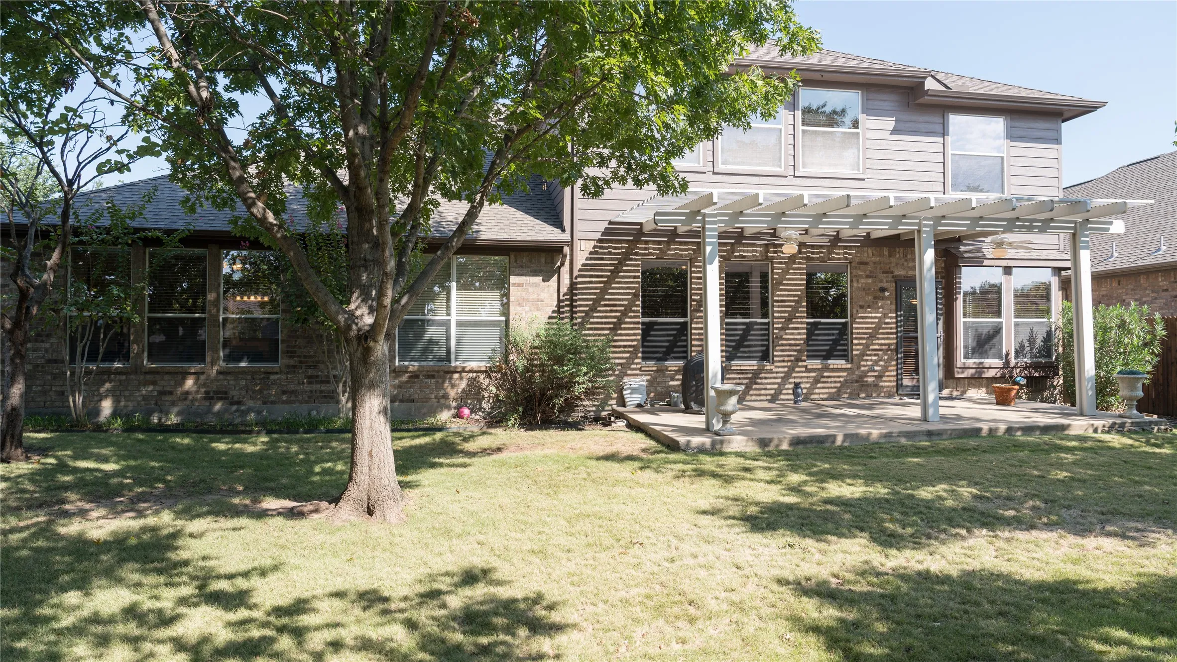Single Family Residence For Sale in Tarrant County , 3612 Oliver Drive, Fort Worth, Texas 76244, 5 Bedroom, 3 Bathroom, 3 Garage spaces, 3,519 Sqft, built in 2003, mls#21398987, Real Estate Agent in Fort Worth, Homes For Sale in Tarrant county, Homes For Sale in Fort Worth, Realtor in Fort Worth Texas, Real Estate Brokerage Independent Realty Texas, Luminita Cordes Realtor