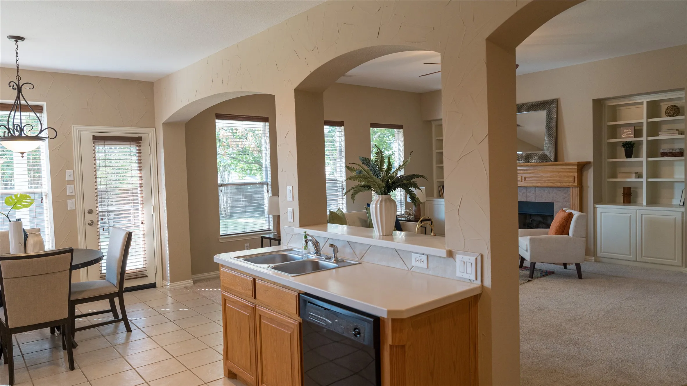 Single Family Residence For Sale in Tarrant County , 3612 Oliver Drive, Fort Worth, Texas 76244, 5 Bedroom, 3 Bathroom, 3 Garage spaces, 3,519 Sqft, built in 2003, mls#21398987, Real Estate Agent in Fort Worth, Homes For Sale in Tarrant county, Homes For Sale in Fort Worth, Realtor in Fort Worth Texas, Real Estate Brokerage Independent Realty Texas, Luminita Cordes Realtor