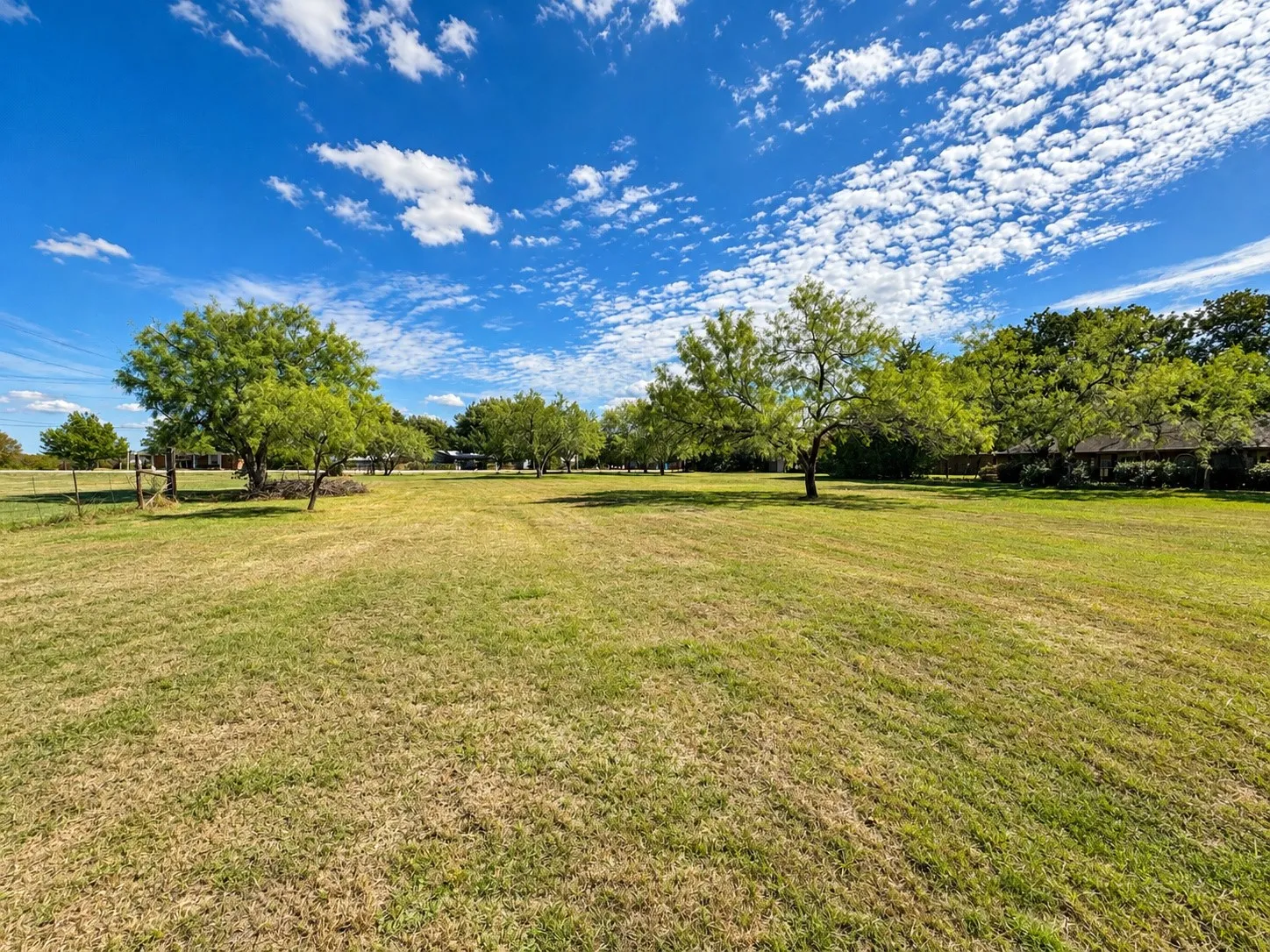 Single Family Residence For Sale in Denton County , 1105 Oak Drive, Flower Mound, Texas 75028, 2 Bedroom, 2 Bathroom, 2 Garage spaces, 1,796 Sqft, built in 1972, mls#21410106, Real Estate Agent in Flower Mound, Homes For Sale in Denton county, Homes For Sale in Flower Mound, Realtor in Flower Mound Texas, Real Estate Brokerage Independent Realty Texas, Luminita Cordes Realtor