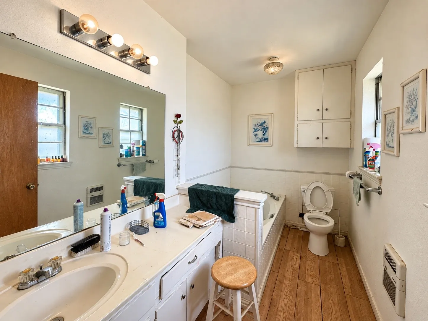 Single Family Residence For Sale in Denton County , 1105 Oak Drive, Flower Mound, Texas 75028, 2 Bedroom, 2 Bathroom, 2 Garage spaces, 1,796 Sqft, built in 1972, mls#21410106, Real Estate Agent in Flower Mound, Homes For Sale in Denton county, Homes For Sale in Flower Mound, Realtor in Flower Mound Texas, Real Estate Brokerage Independent Realty Texas, Luminita Cordes Realtor