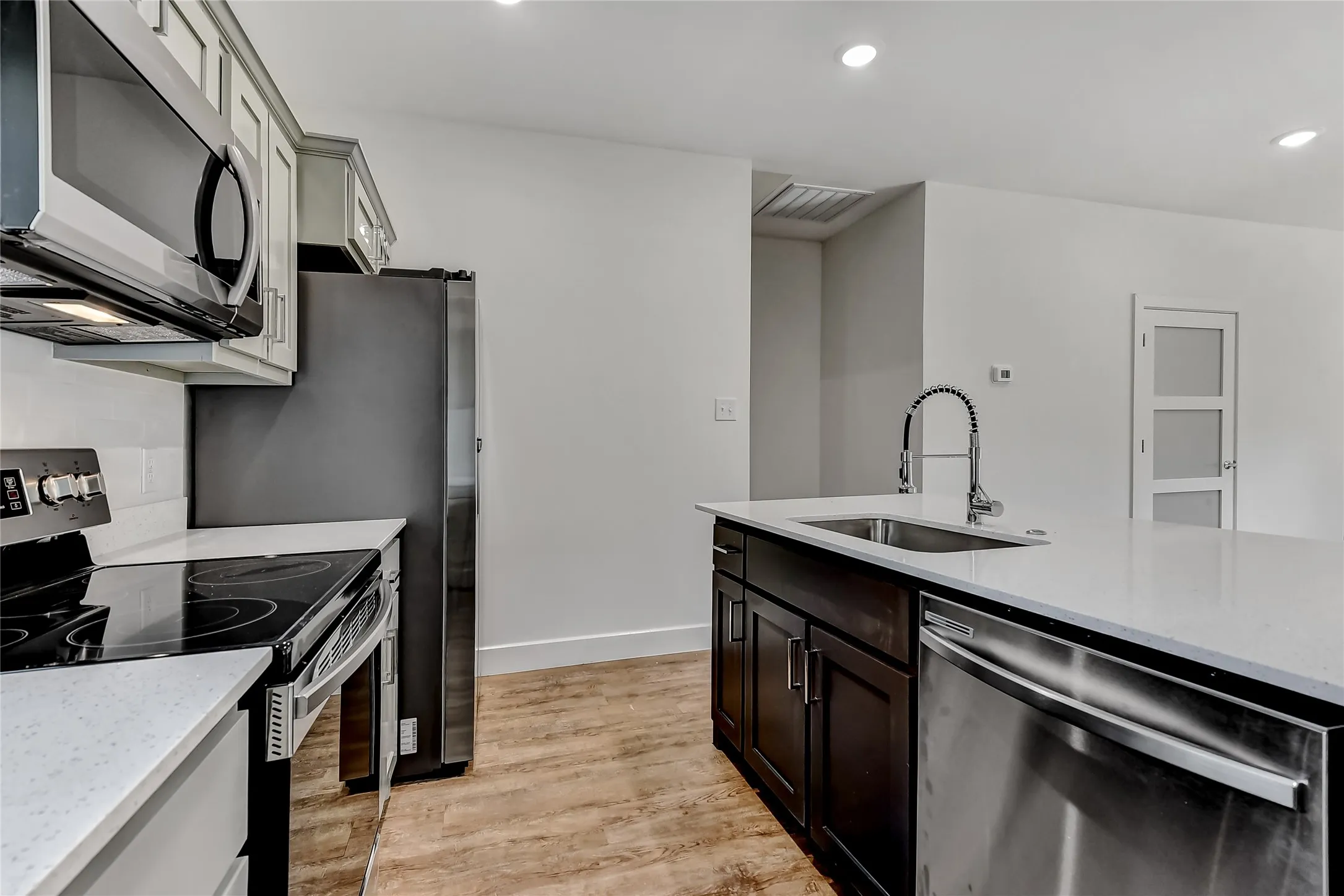 Apartment For Rent in Grayson County , 3260 W Crawford Street 602, Denison, Texas 75020, 3 Bedroom, 3 Bathroom, 2 Garage spaces, 1,408 Sqft, built in 2021, mls#21410135, Real Estate Agent in Denison, Homes For Rent in Grayson county, Homes For Rent in Denison, Realtor in Denison Texas, Real Estate Brokerage Independent Realty Texas, Luminita Cordes Realtor