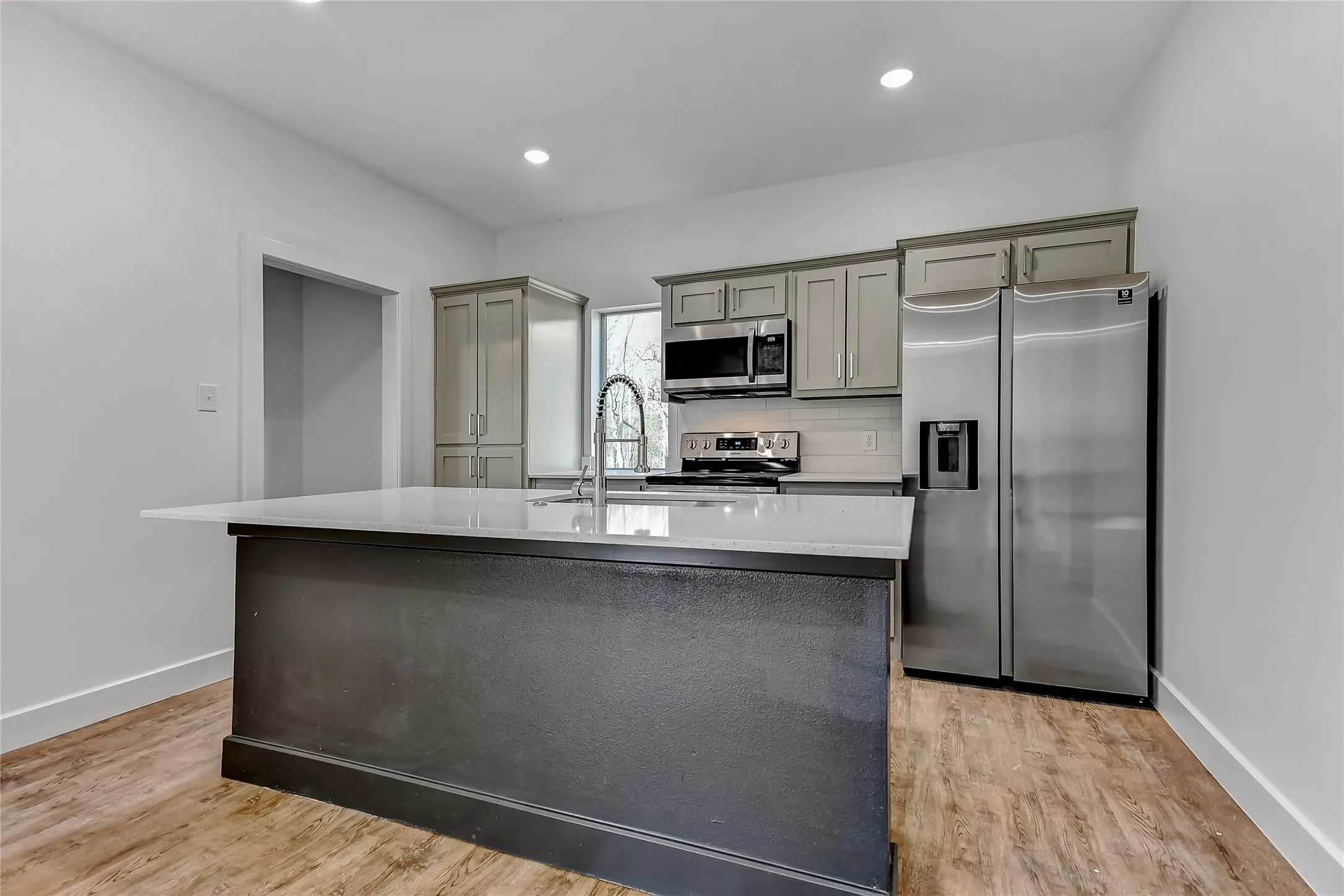 Apartment For Rent in Grayson County , 3260 W Crawford Street 602, Denison, Texas 75020, 3 Bedroom, 3 Bathroom, 2 Garage spaces, 1,408 Sqft, built in 2021, mls#21410135, Real Estate Agent in Denison, Homes For Rent in Grayson county, Homes For Rent in Denison, Realtor in Denison Texas, Real Estate Brokerage Independent Realty Texas, Luminita Cordes Realtor