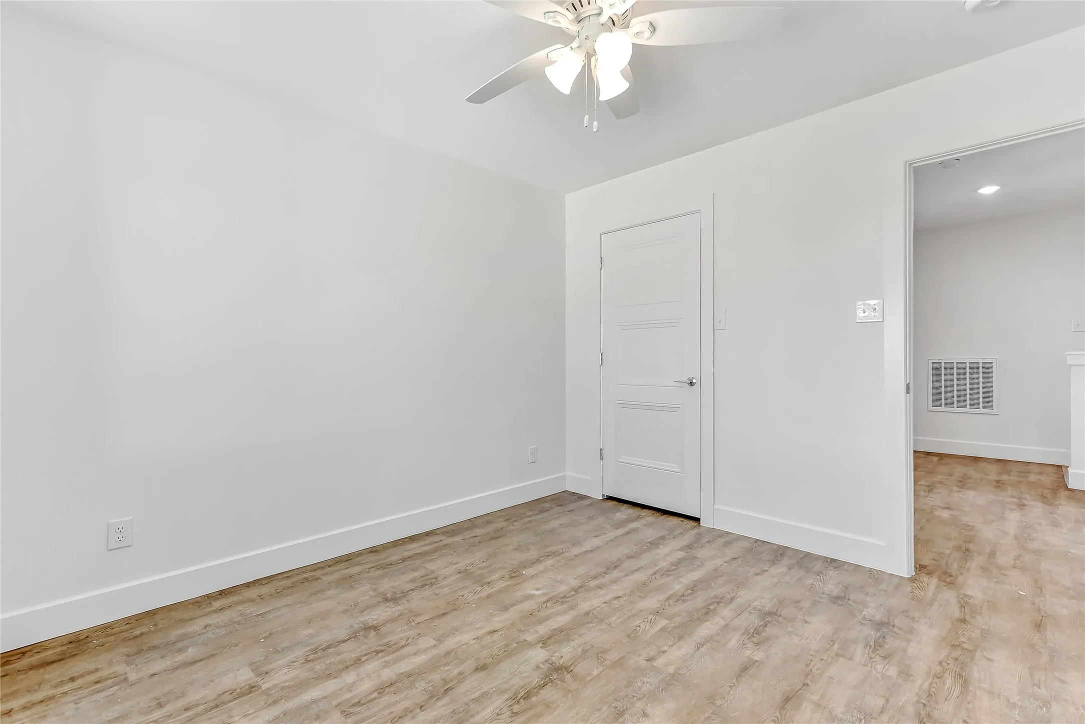 Apartment For Rent in Grayson County , 3260 W Crawford Street 602, Denison, Texas 75020, 3 Bedroom, 3 Bathroom, 2 Garage spaces, 1,408 Sqft, built in 2021, mls#21410135, Real Estate Agent in Denison, Homes For Rent in Grayson county, Homes For Rent in Denison, Realtor in Denison Texas, Real Estate Brokerage Independent Realty Texas, Luminita Cordes Realtor