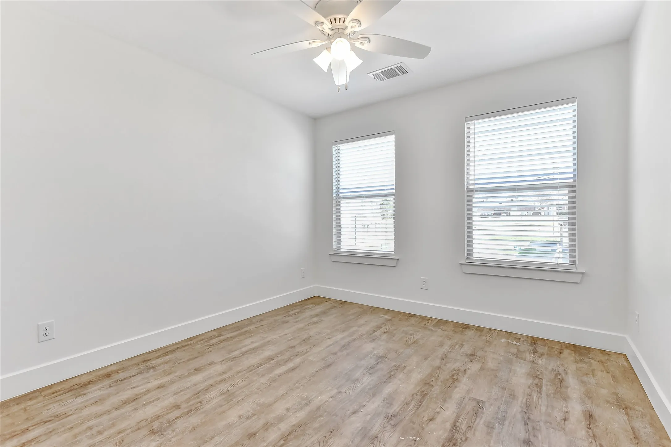 Apartment For Rent in Grayson County , 3260 W Crawford Street 602, Denison, Texas 75020, 3 Bedroom, 3 Bathroom, 2 Garage spaces, 1,408 Sqft, built in 2021, mls#21410135, Real Estate Agent in Denison, Homes For Rent in Grayson county, Homes For Rent in Denison, Realtor in Denison Texas, Real Estate Brokerage Independent Realty Texas, Luminita Cordes Realtor