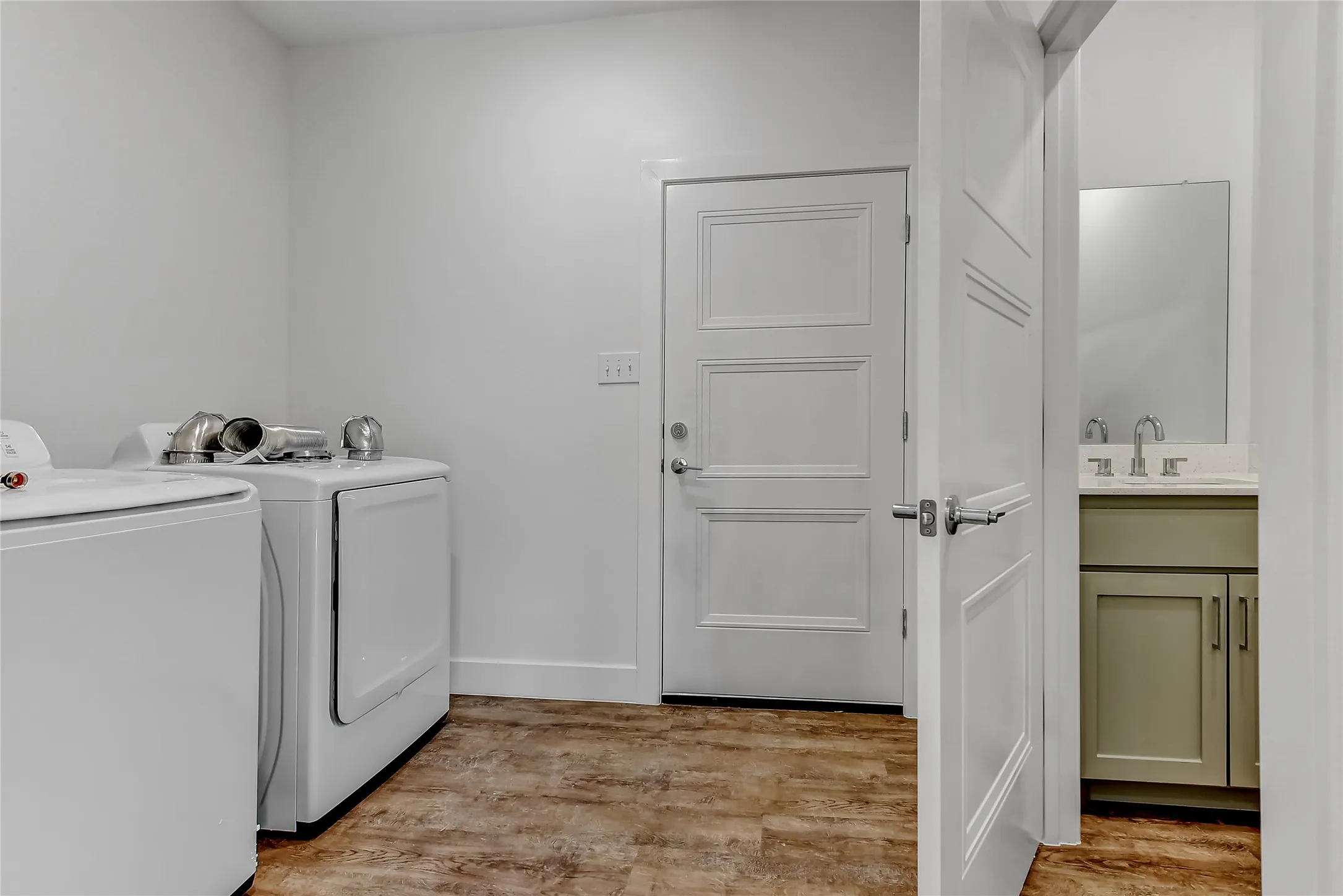 Apartment For Rent in Grayson County , 3260 W Crawford Street 602, Denison, Texas 75020, 3 Bedroom, 3 Bathroom, 2 Garage spaces, 1,408 Sqft, built in 2021, mls#21410135, Real Estate Agent in Denison, Homes For Rent in Grayson county, Homes For Rent in Denison, Realtor in Denison Texas, Real Estate Brokerage Independent Realty Texas, Luminita Cordes Realtor