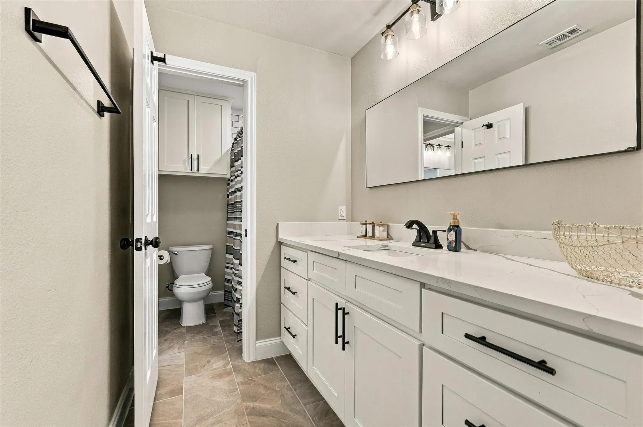 Single Family Residence For Sale in Dallas County , 10011 Woodlake Drive, Dallas, Texas 75243, 4 Bedroom, 3 Bathroom, 2 Garage spaces, 3,154 Sqft, built in 1979, mls#21409275, Real Estate Agent in Dallas, Homes For Sale in Dallas county, Homes For Sale in Dallas, Realtor in Dallas Texas, Real Estate Brokerage Independent Realty Texas, Luminita Cordes Realtor