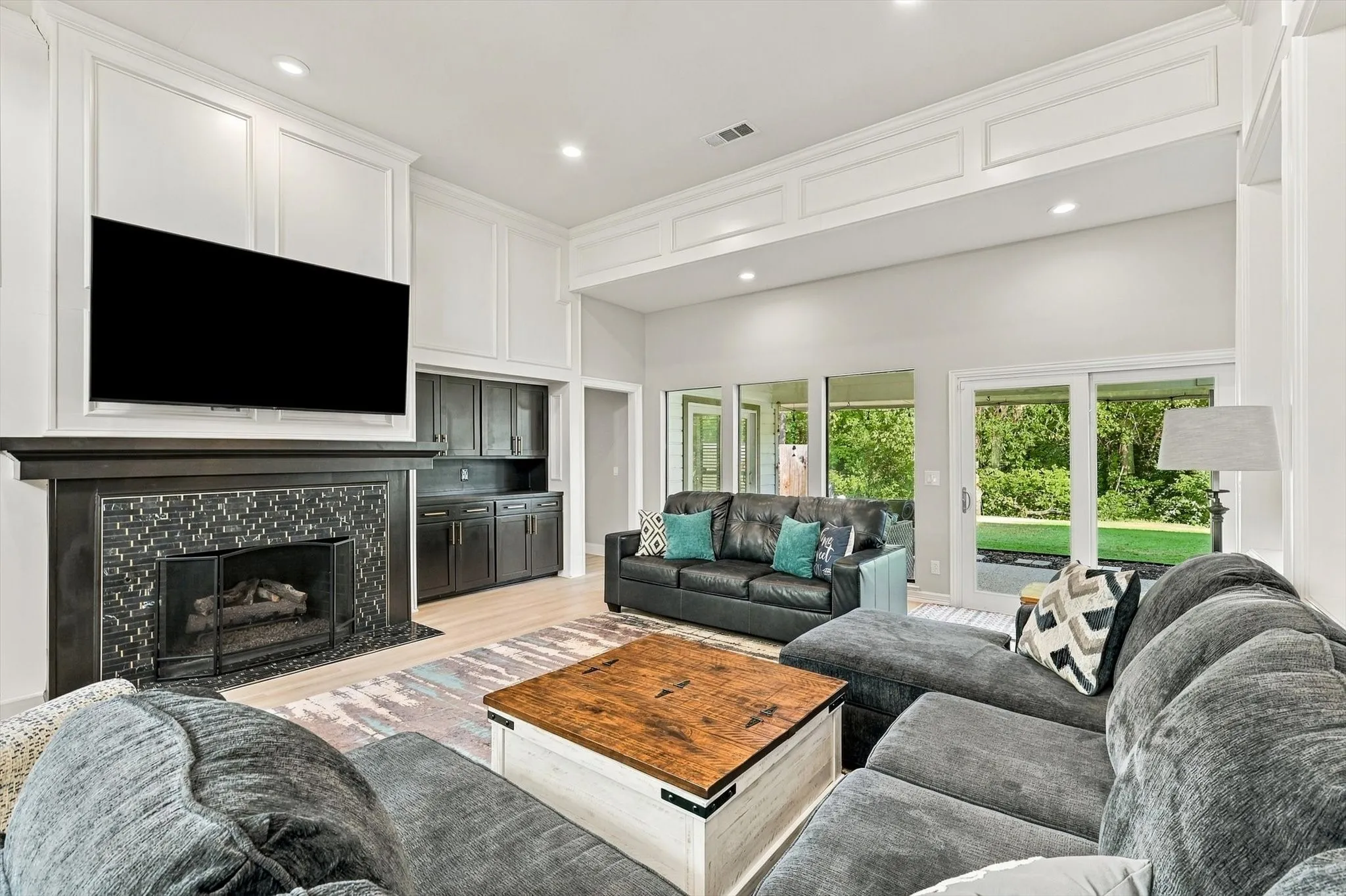 Single Family Residence For Sale in Dallas County , 10011 Woodlake Drive, Dallas, Texas 75243, 4 Bedroom, 3 Bathroom, 2 Garage spaces, 3,154 Sqft, built in 1979, mls#21409275, Real Estate Agent in Dallas, Homes For Sale in Dallas county, Homes For Sale in Dallas, Realtor in Dallas Texas, Real Estate Brokerage Independent Realty Texas, Luminita Cordes Realtor