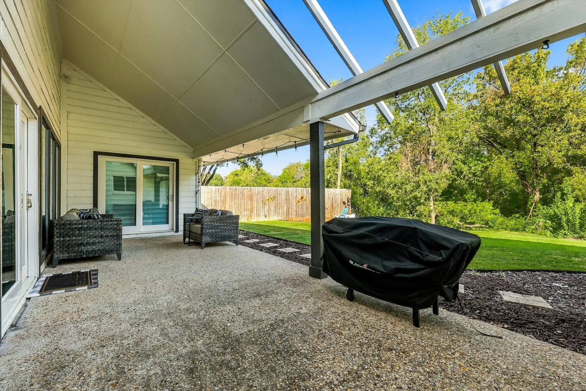 Single Family Residence For Sale in Dallas County , 10011 Woodlake Drive, Dallas, Texas 75243, 4 Bedroom, 3 Bathroom, 2 Garage spaces, 3,154 Sqft, built in 1979, mls#21409275, Real Estate Agent in Dallas, Homes For Sale in Dallas county, Homes For Sale in Dallas, Realtor in Dallas Texas, Real Estate Brokerage Independent Realty Texas, Luminita Cordes Realtor