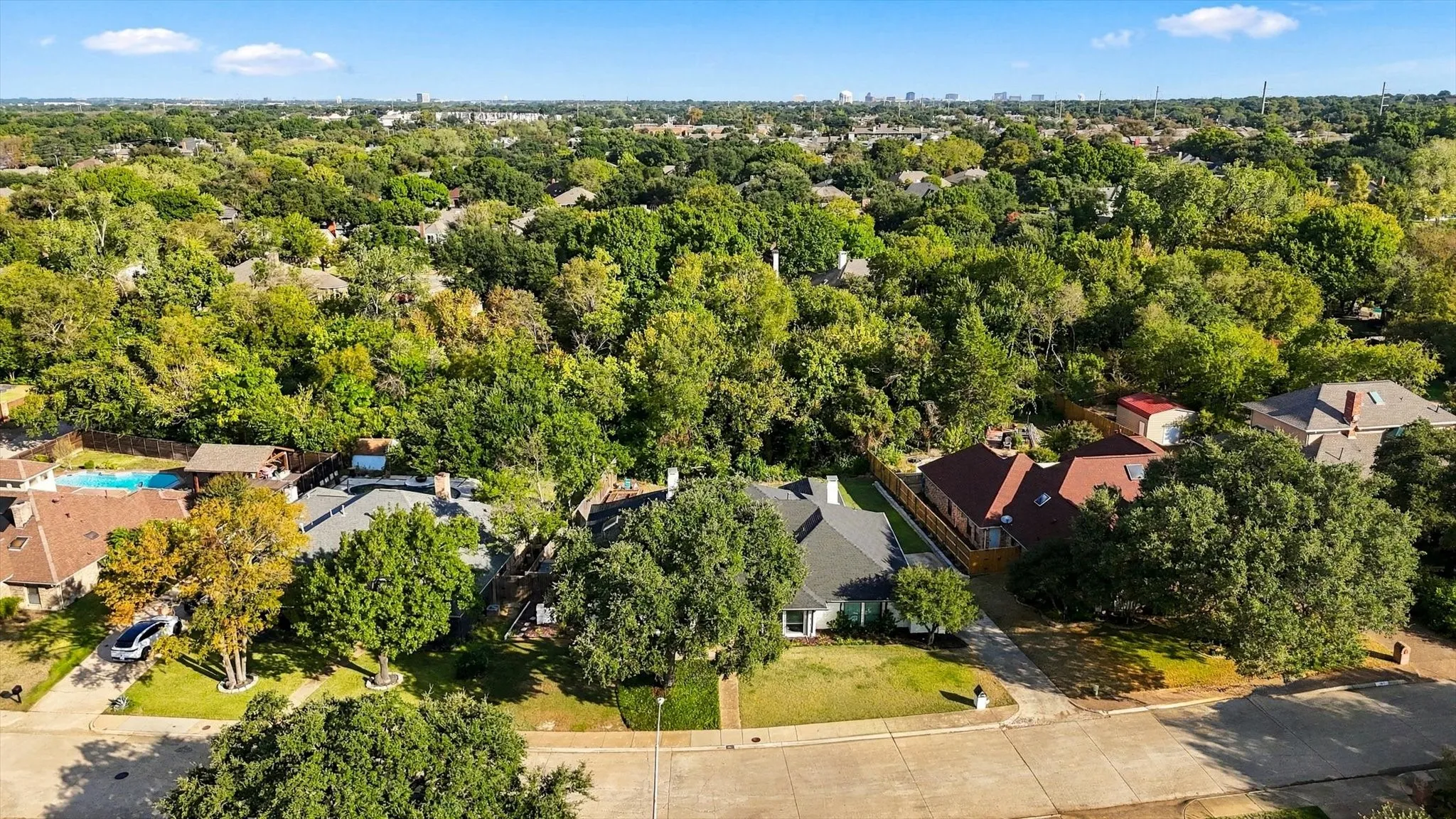 Single Family Residence For Sale in Dallas County , 10011 Woodlake Drive, Dallas, Texas 75243, 4 Bedroom, 3 Bathroom, 2 Garage spaces, 3,154 Sqft, built in 1979, mls#21409275, Real Estate Agent in Dallas, Homes For Sale in Dallas county, Homes For Sale in Dallas, Realtor in Dallas Texas, Real Estate Brokerage Independent Realty Texas, Luminita Cordes Realtor