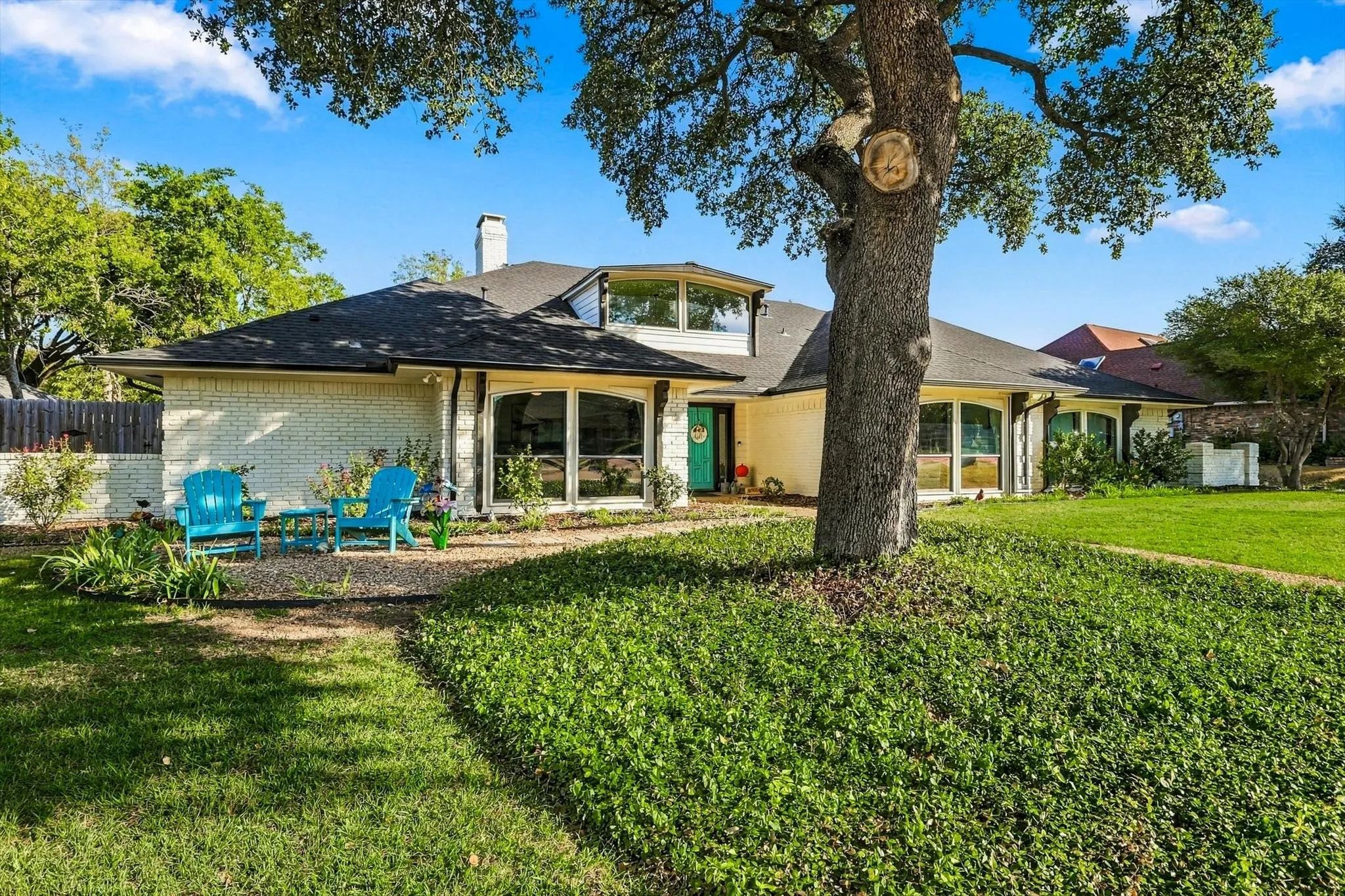 Single Family Residence For Sale in Dallas County , 10011 Woodlake Drive, Dallas, Texas 75243, 4 Bedroom, 3 Bathroom, 2 Garage spaces, 3,154 Sqft, built in 1979, mls#21409275, Real Estate Agent in Dallas, Homes For Sale in Dallas county, Homes For Sale in Dallas, Realtor in Dallas Texas, Real Estate Brokerage Independent Realty Texas, Luminita Cordes Realtor